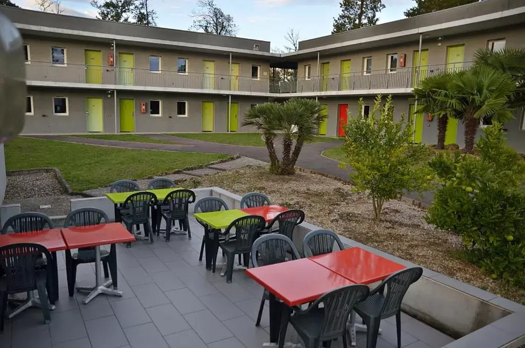 Patio, Restaurant/Places to Eat in Hôtel Eco Chic Patio, Restaurant/Places to Eat in Hôtel Eco Chic