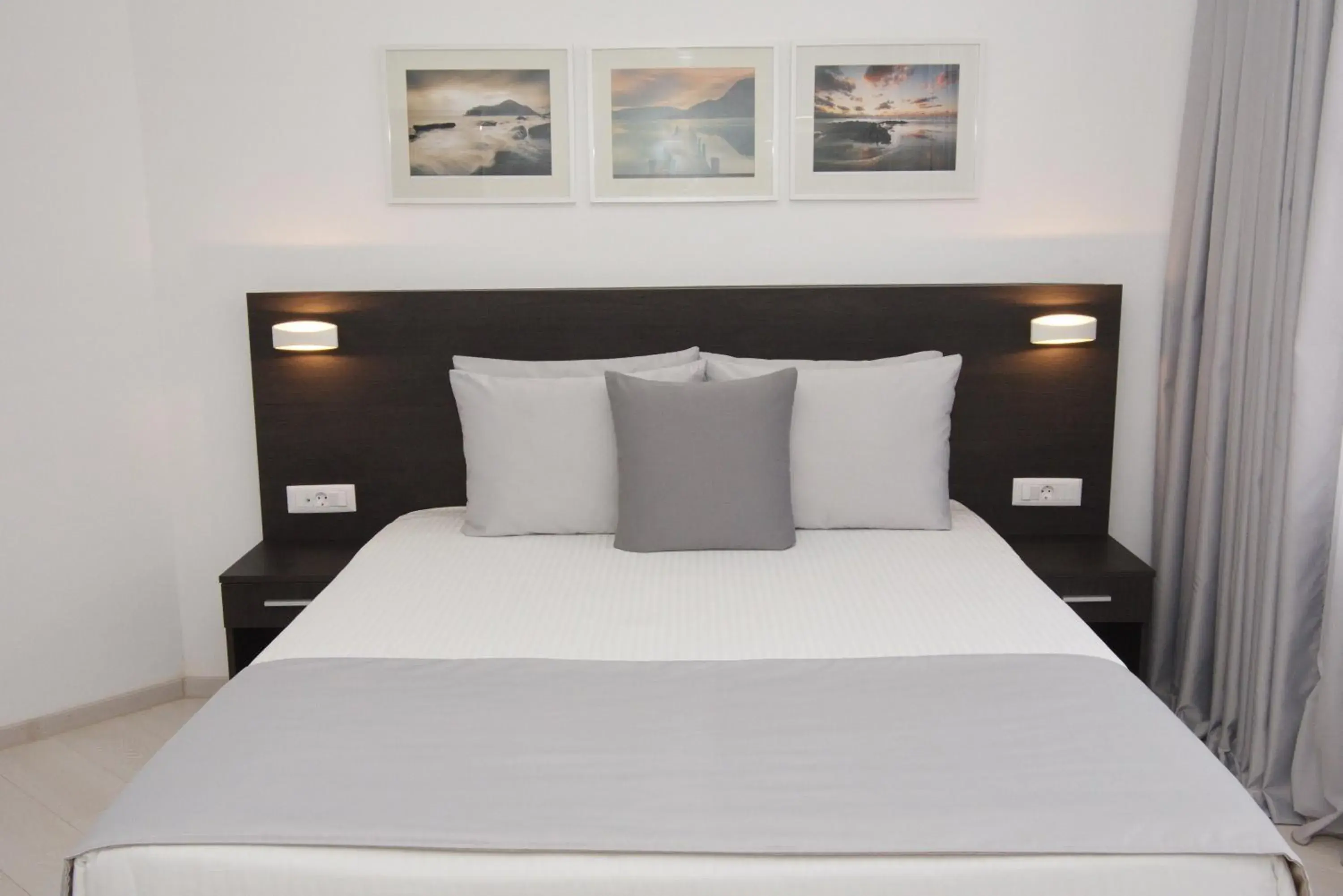 Bedroom, Bed in International Atene hotel