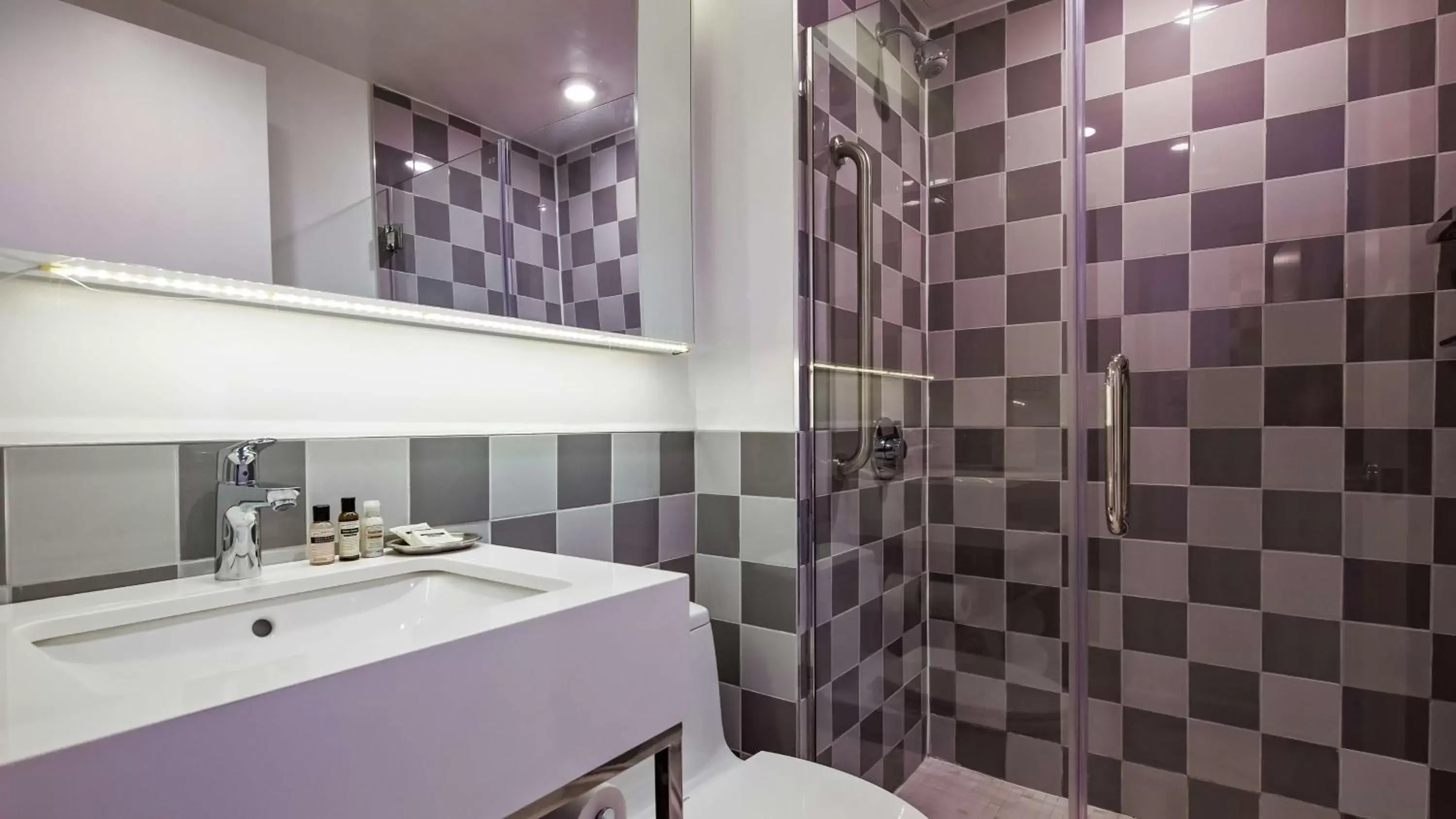 Bathroom in Best Western Premier Empire State Hotel