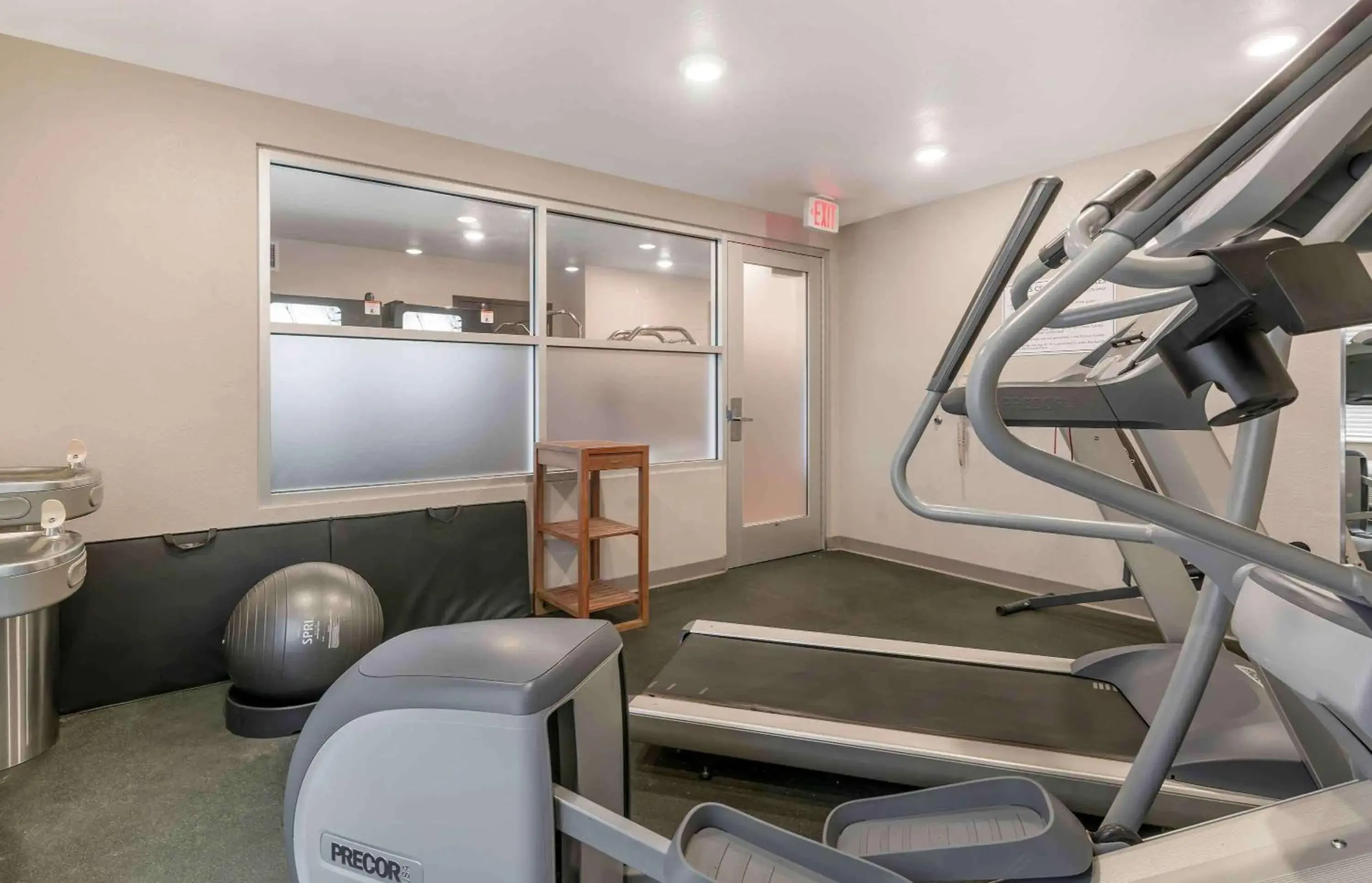 Fitness centre/facilities, Bathroom in Extended Stay America Select Suites - Louisville - Airport
