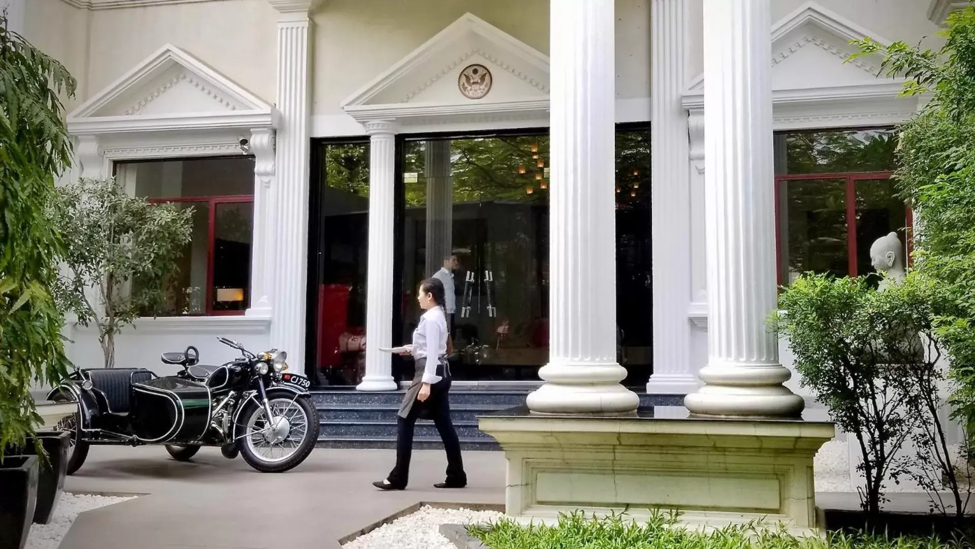 Facade/entrance in White Mansion 白色公馆 Facade/entrance in White Mansion 白色公馆