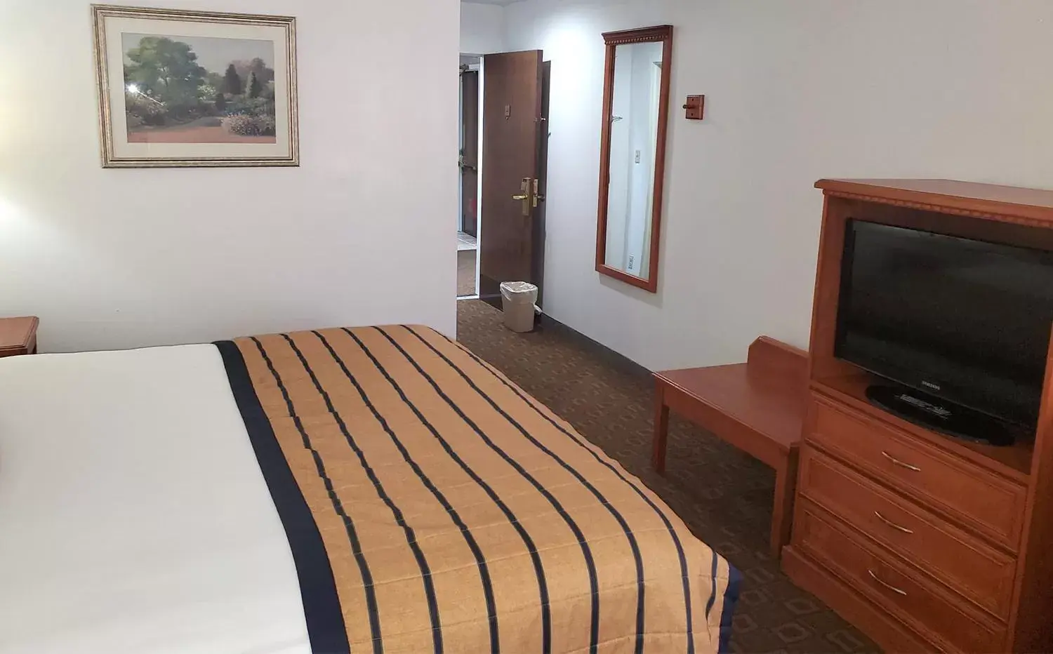 Bed in Coratel Inn & Suites by Jasper New Braunfels IH-35 EXT 189