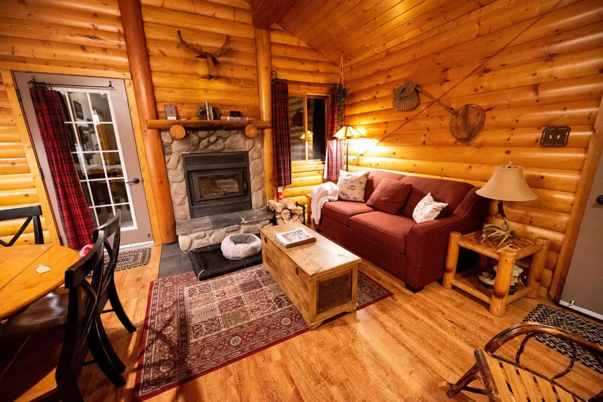 Living room, Seating Area in Baker Creek By Basecamp