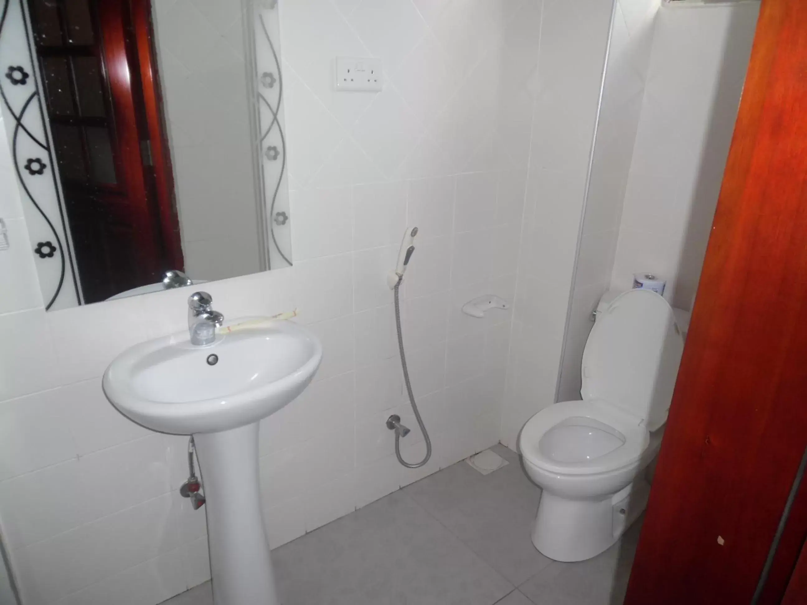 Property building, Bathroom in Lantana Hotel