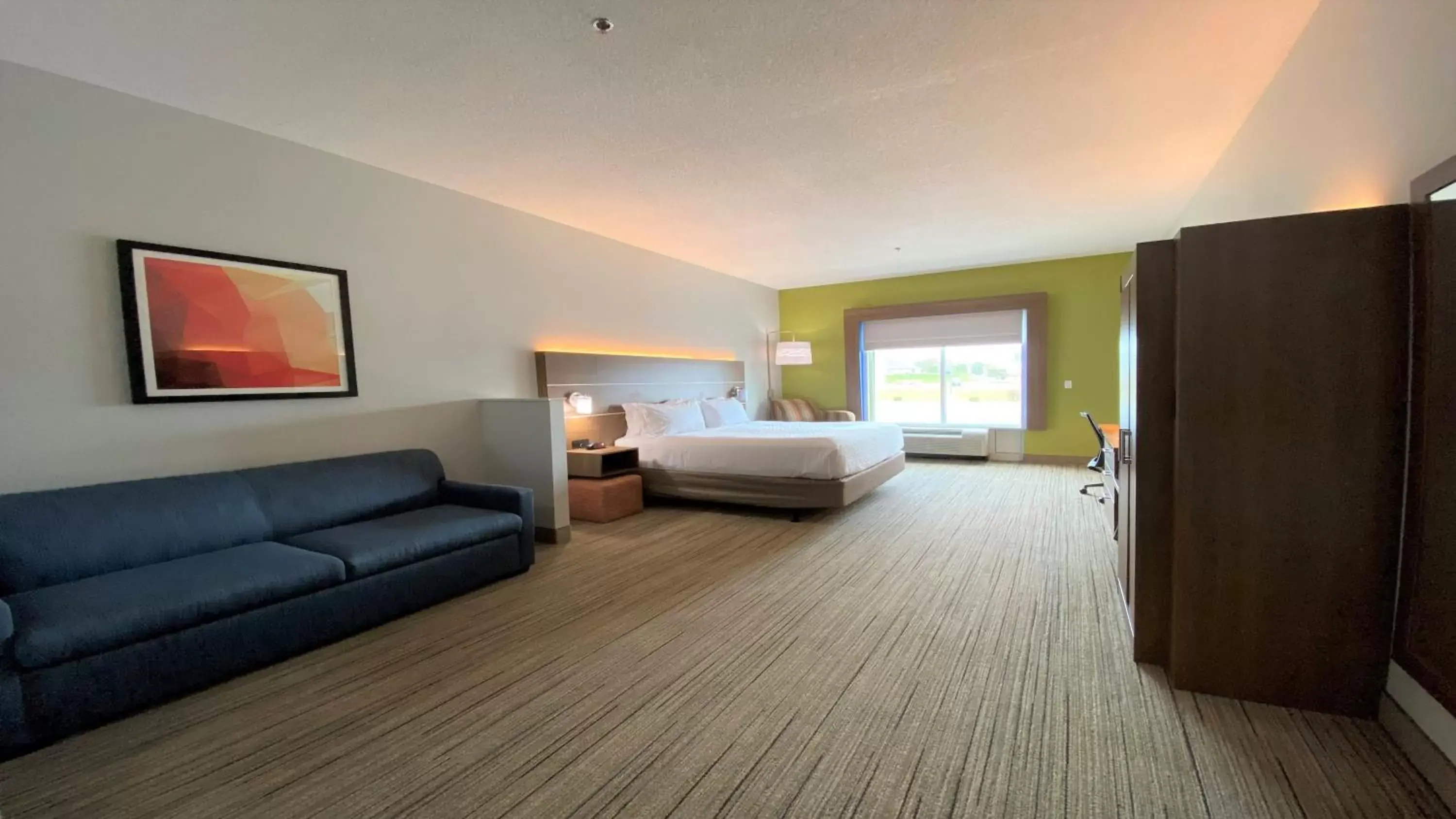 Photo of the whole room in Holiday Inn Express Hotel & Suites Somerset Central, an IHG Hotel