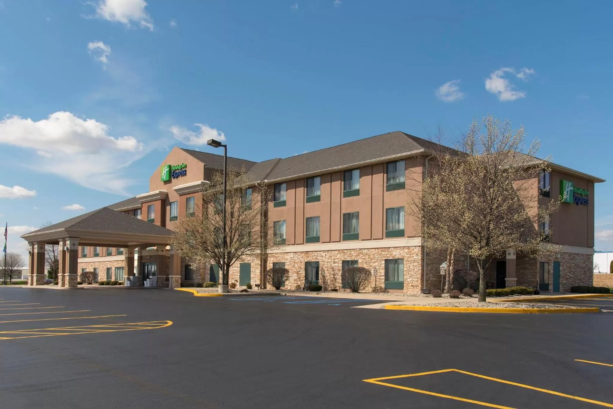 Property building in Holiday Inn Express Gas City by IHG