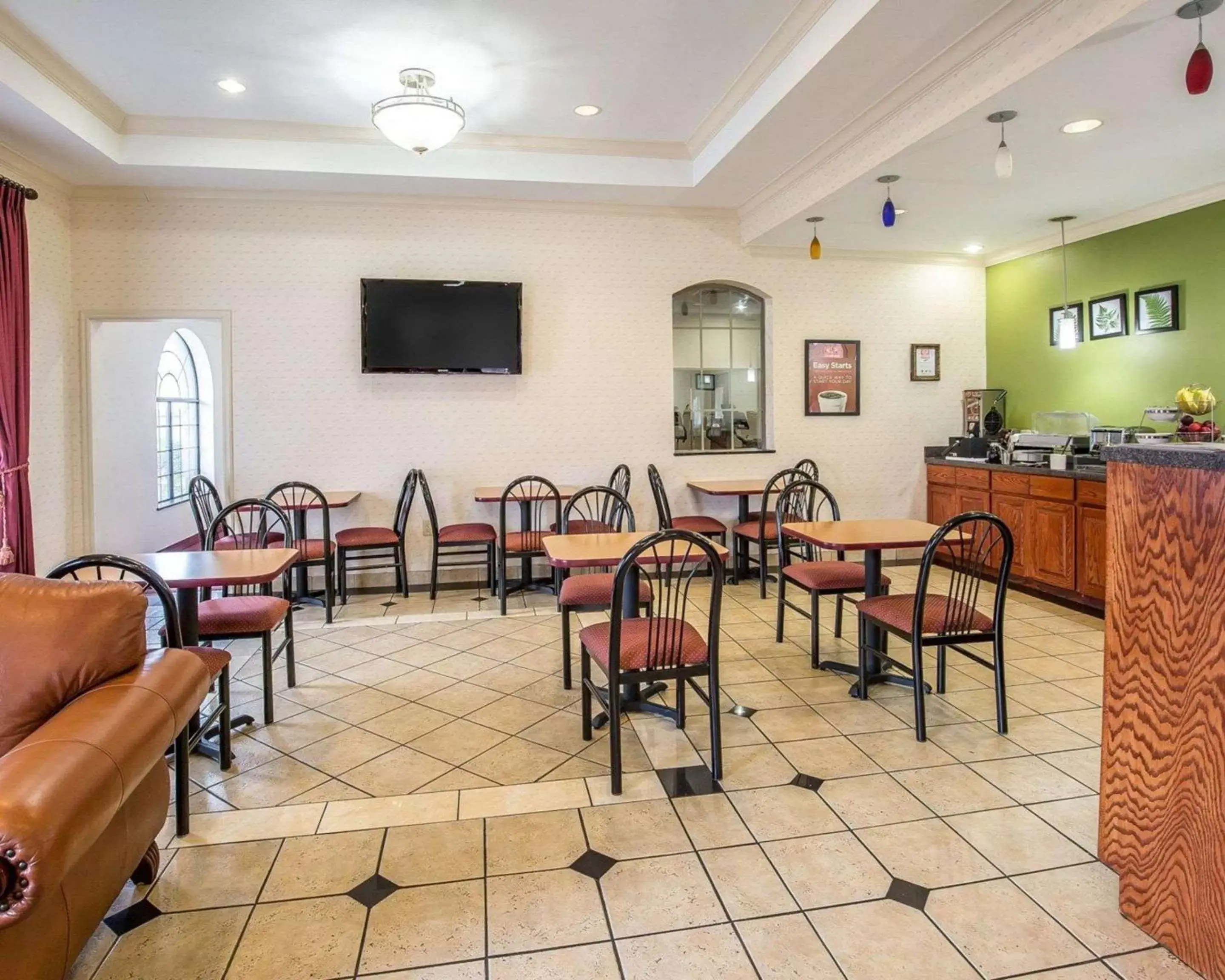 Restaurant/Places to Eat in Econo Lodge Inn & Suites Beaumont