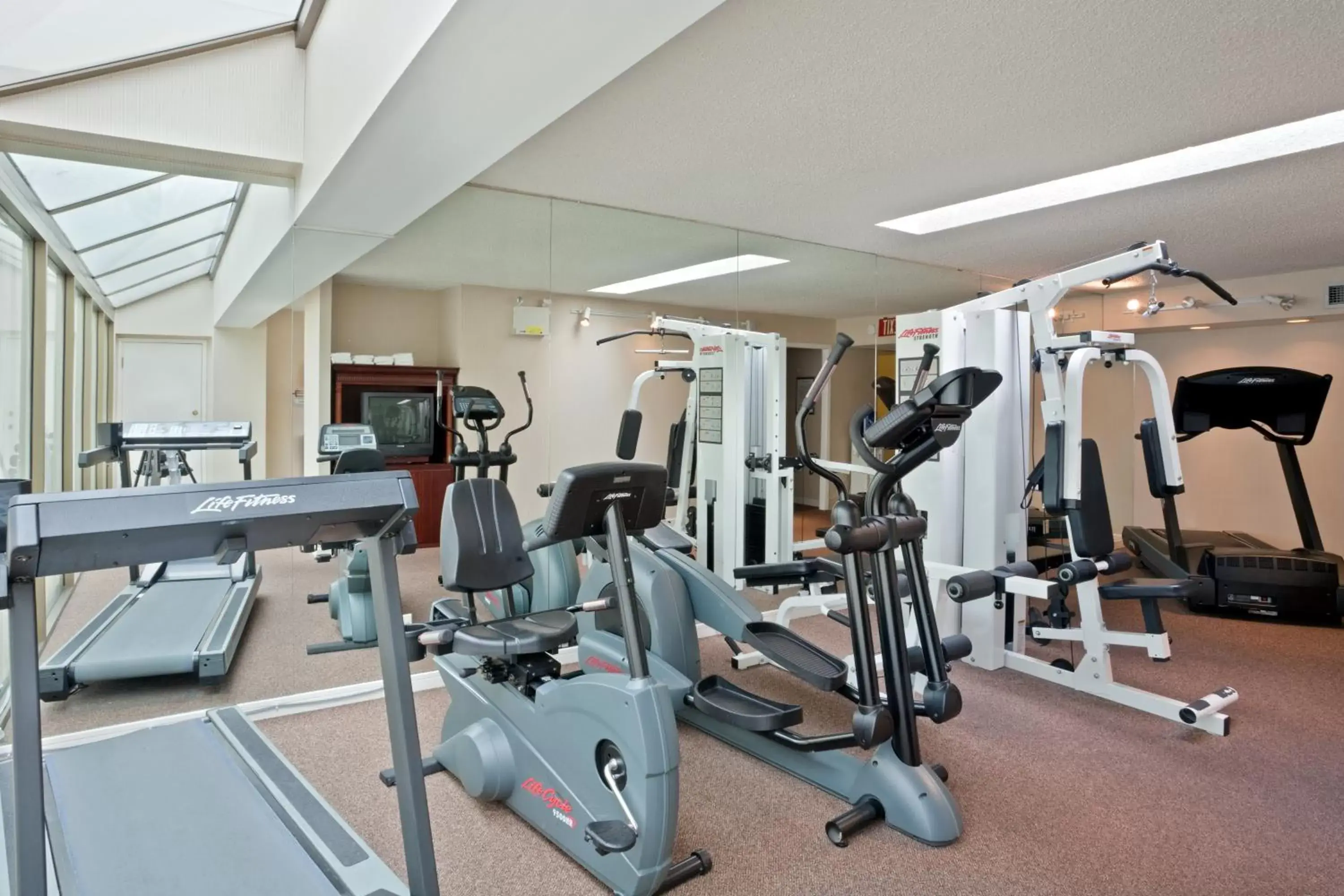 Fitness centre/facilities, Fitness Center/Facilities in Atrium Inn Vancouver