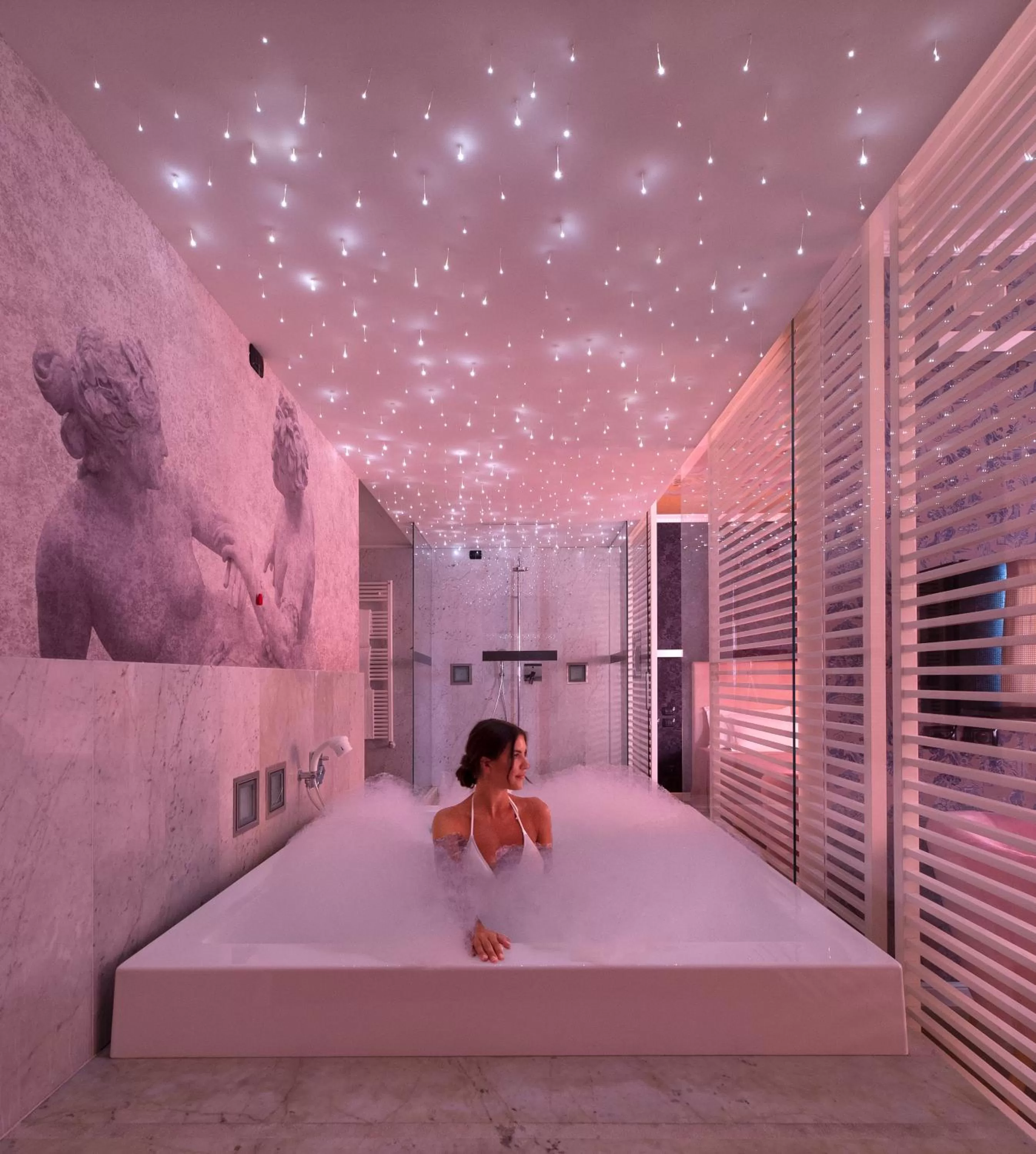 Bath, Bed in Hotel D120