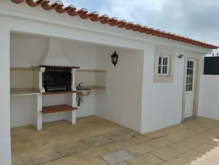 BBQ Facilities in Villa Privée Cascais