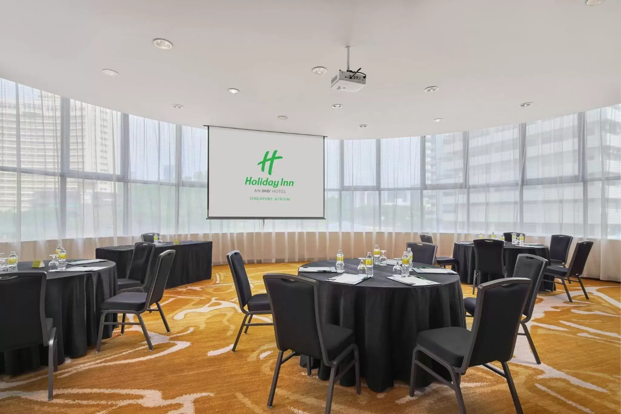 Meeting/conference room, Restaurant/Places to Eat in Holiday Inn Singapore Atrium, an IHG Hotel