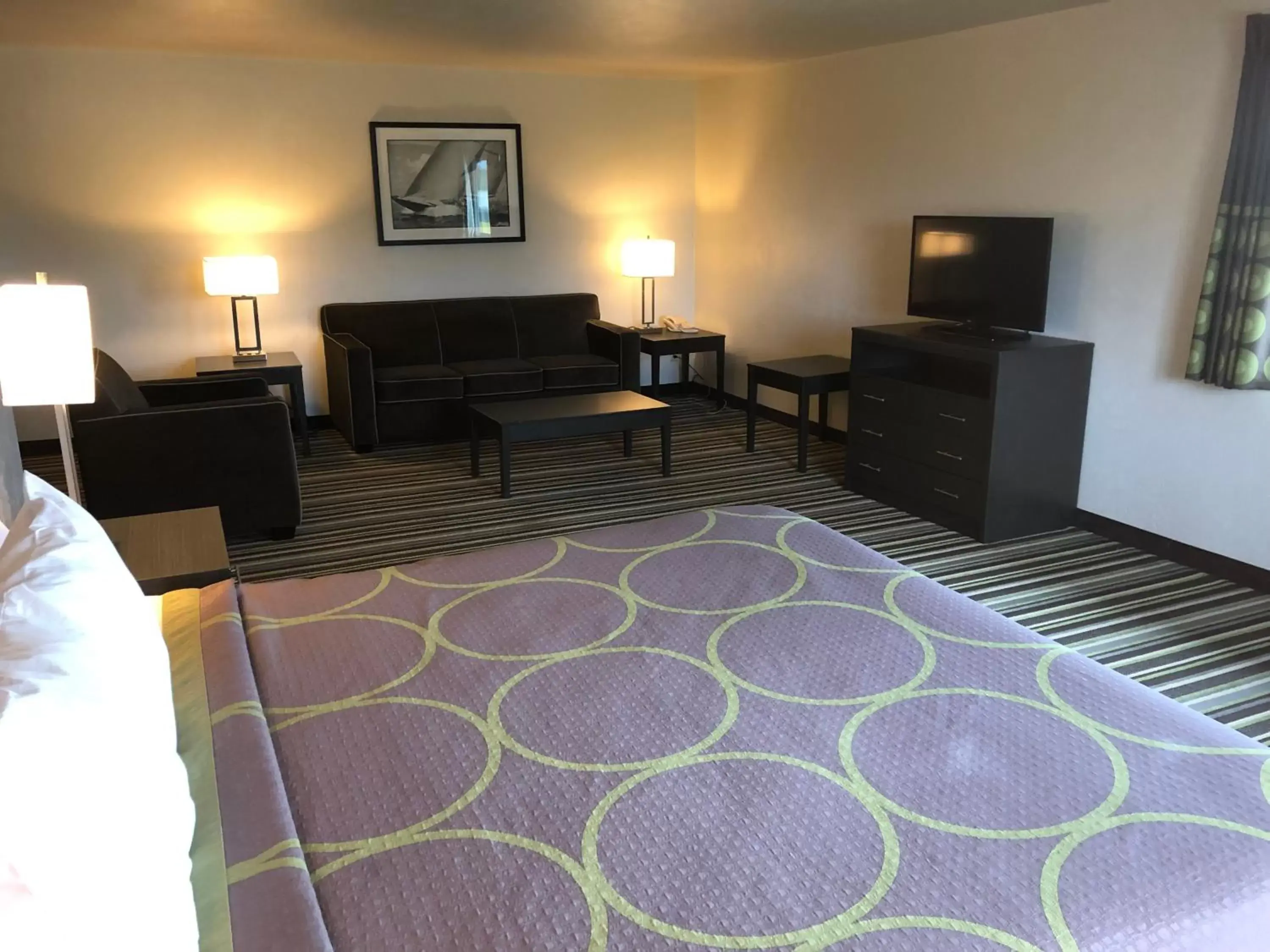 Bedroom, TV/Entertainment Center in Super 8 by Wyndham Portland Airport