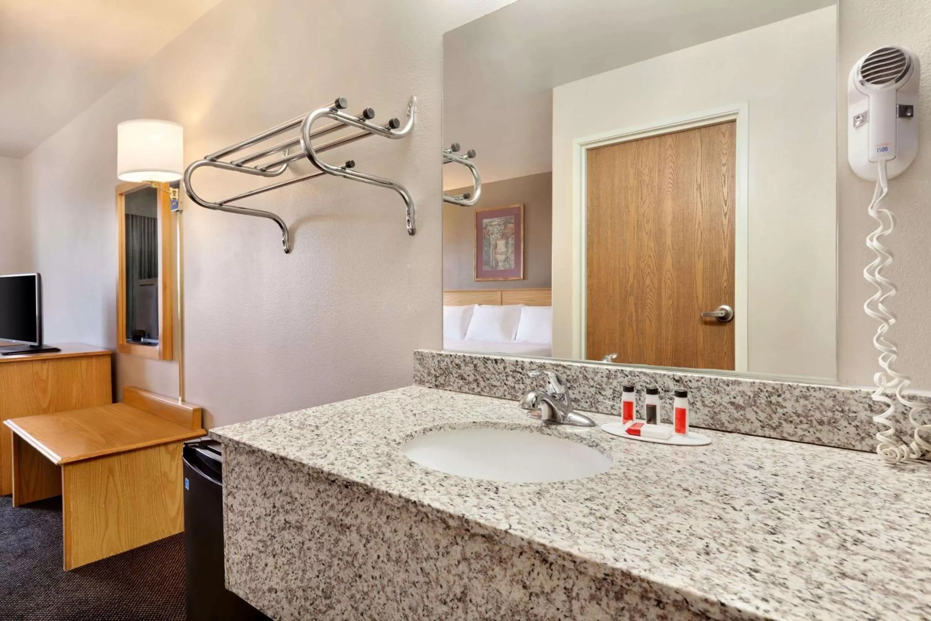 Bathroom in Travelodge by Wyndham Yermo