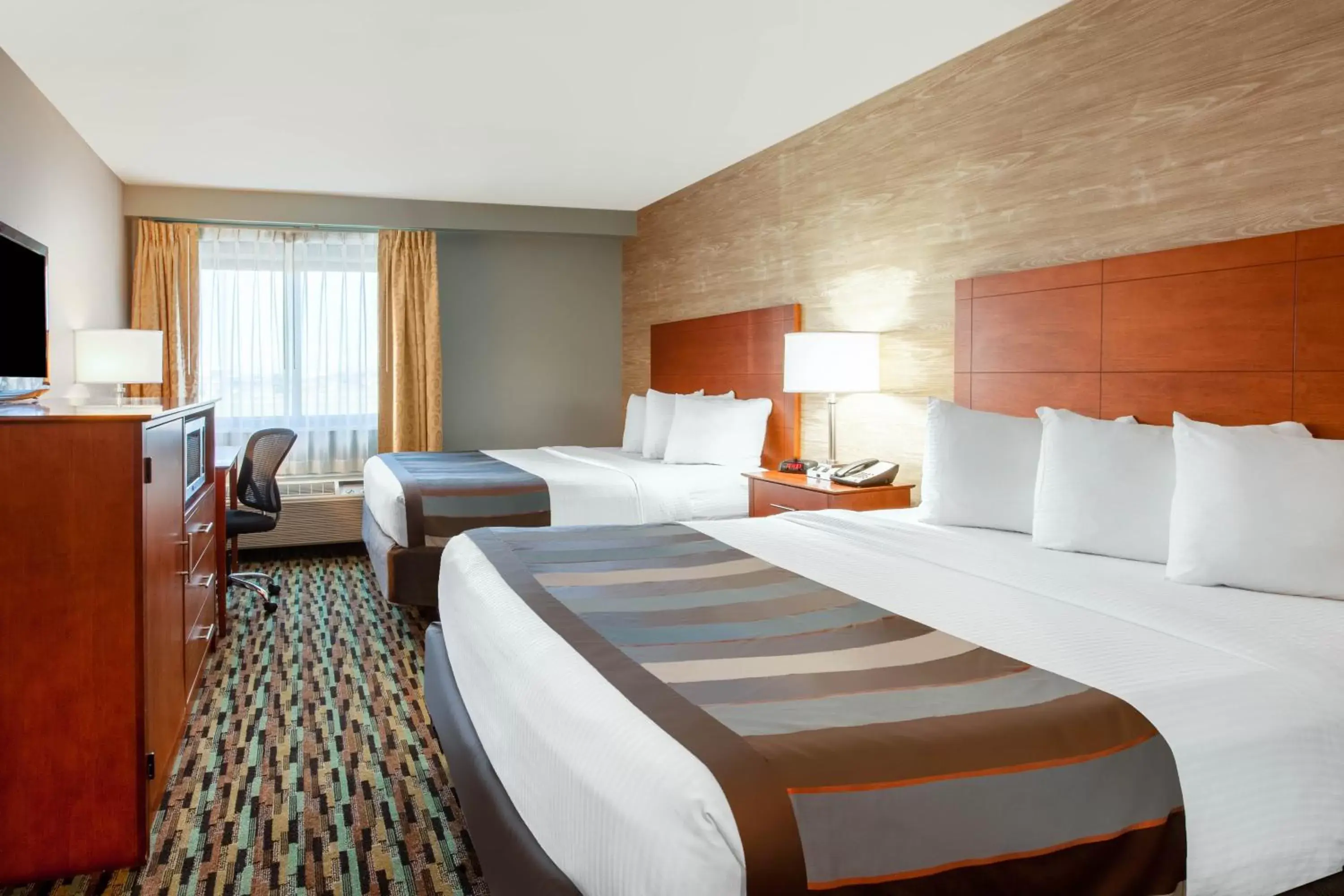 Photo of the whole room, Bed in Wingate by Wyndham Detroit Metro Airport