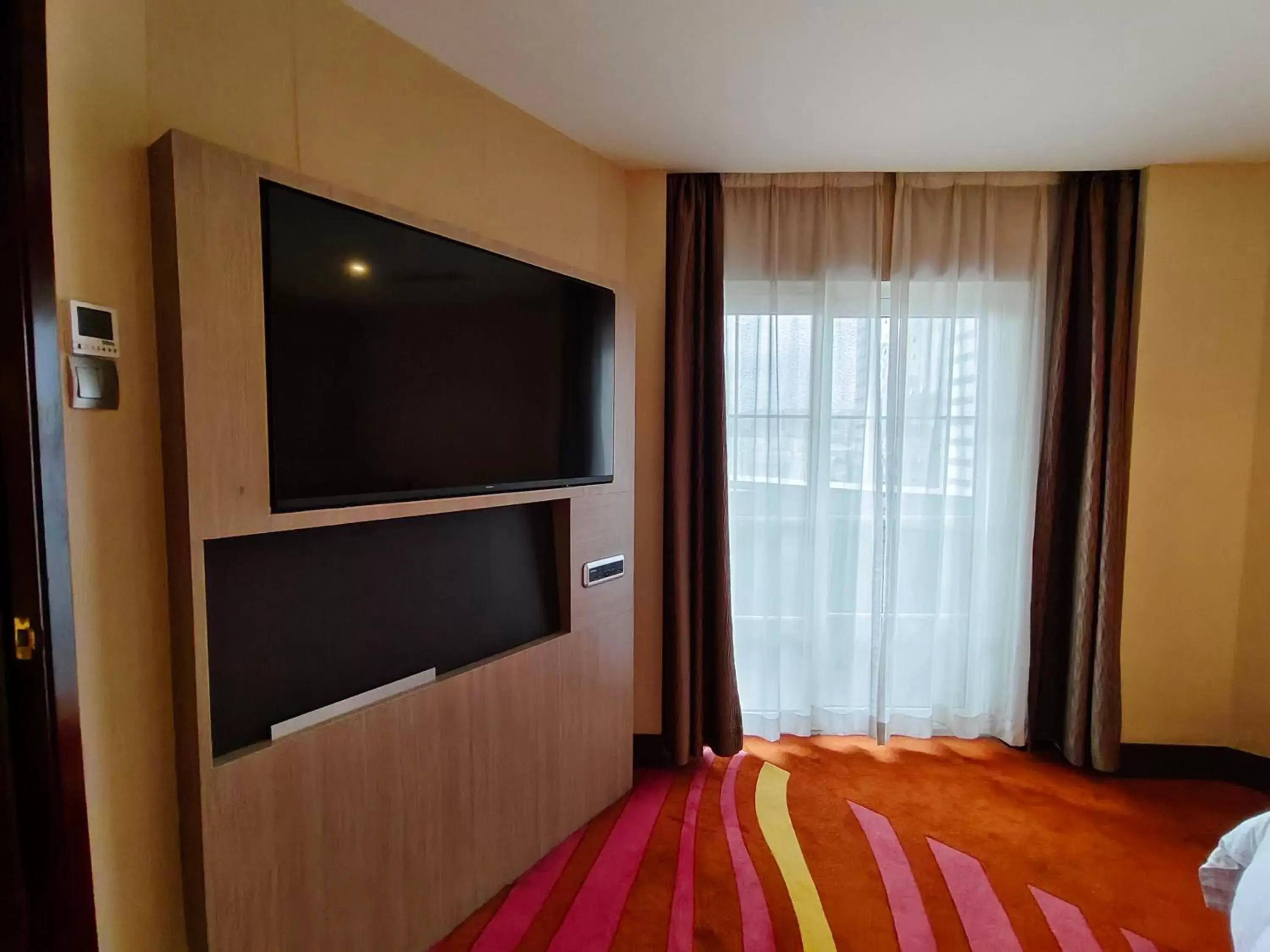 Balcony/Terrace, TV/Entertainment Center in Shenzhen Novotel Watergate(Kingkey 100)