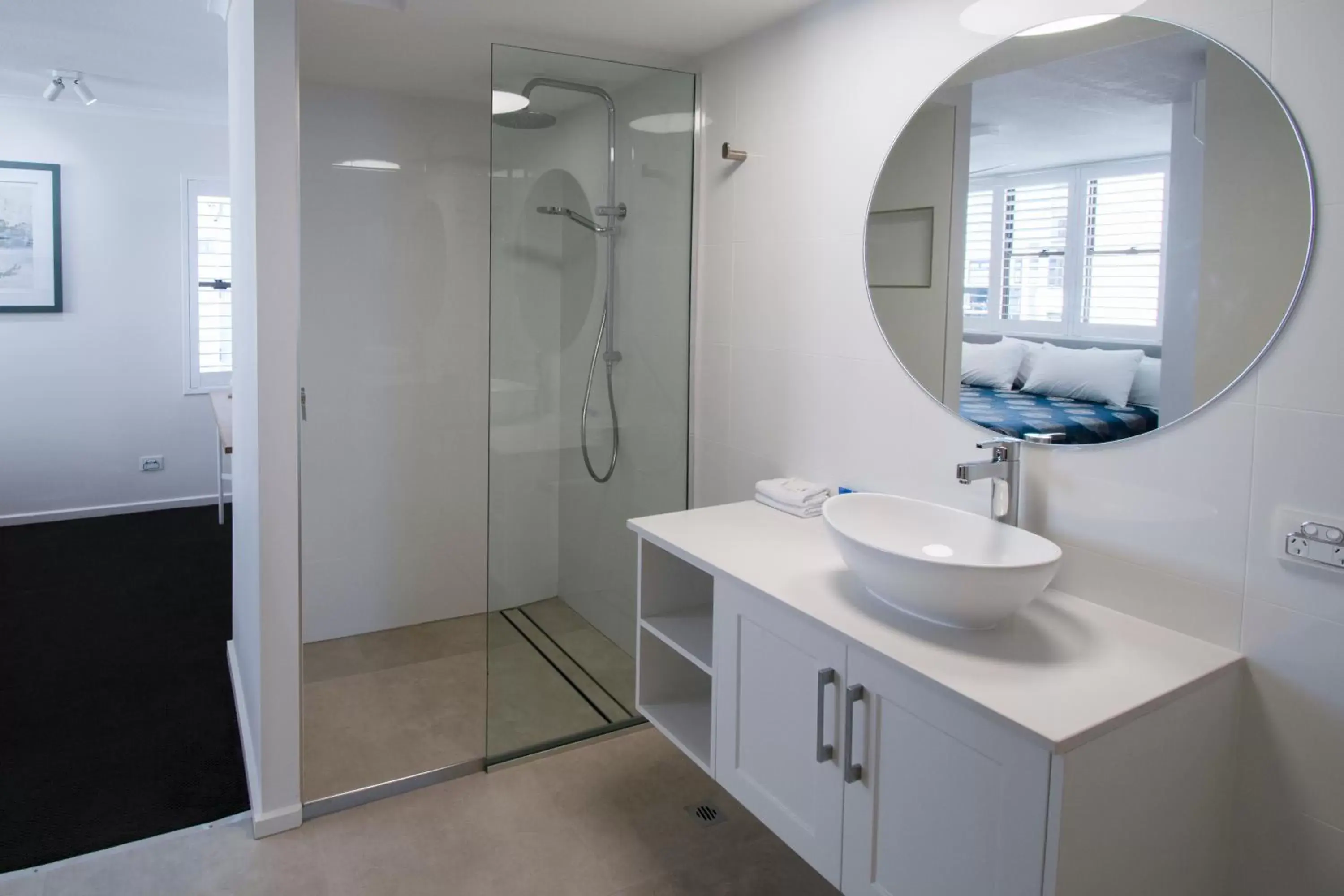 Shower, Bathroom in Pacific Beach Resort