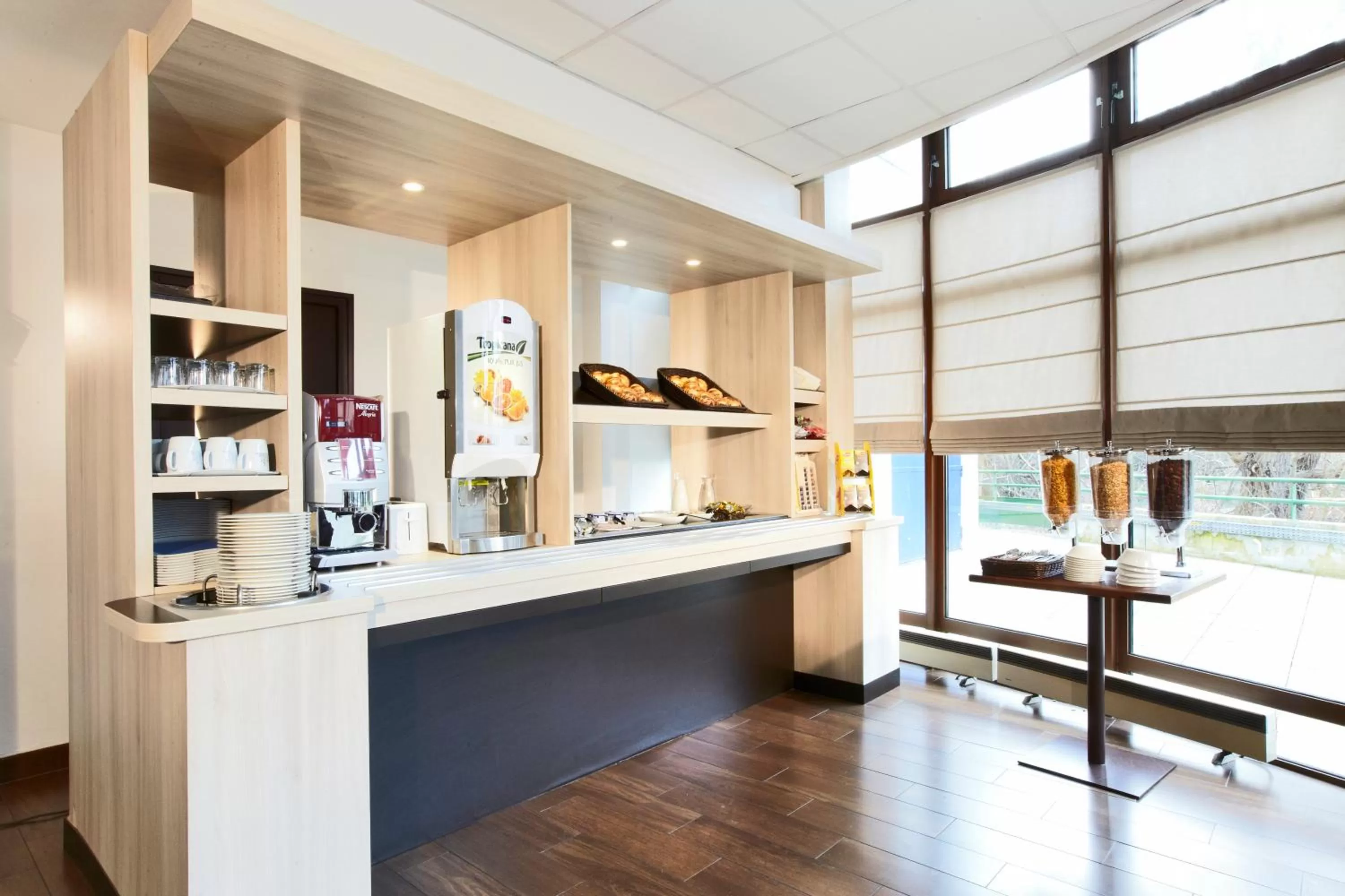 Restaurant/places to eat in Kyriad Viry-Chatillon