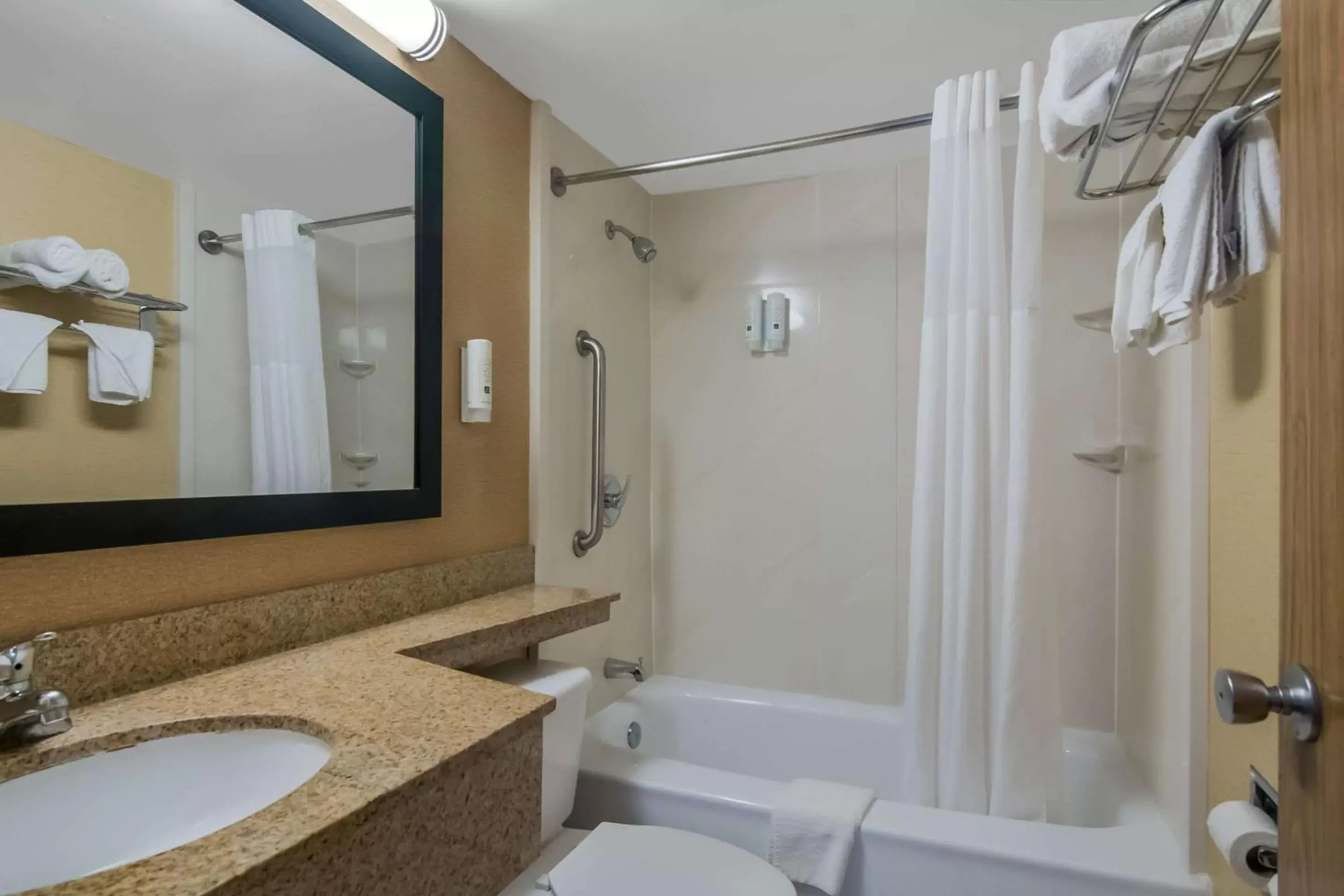 Bedroom, Bathroom in Quality Inn Westfield - Springfield