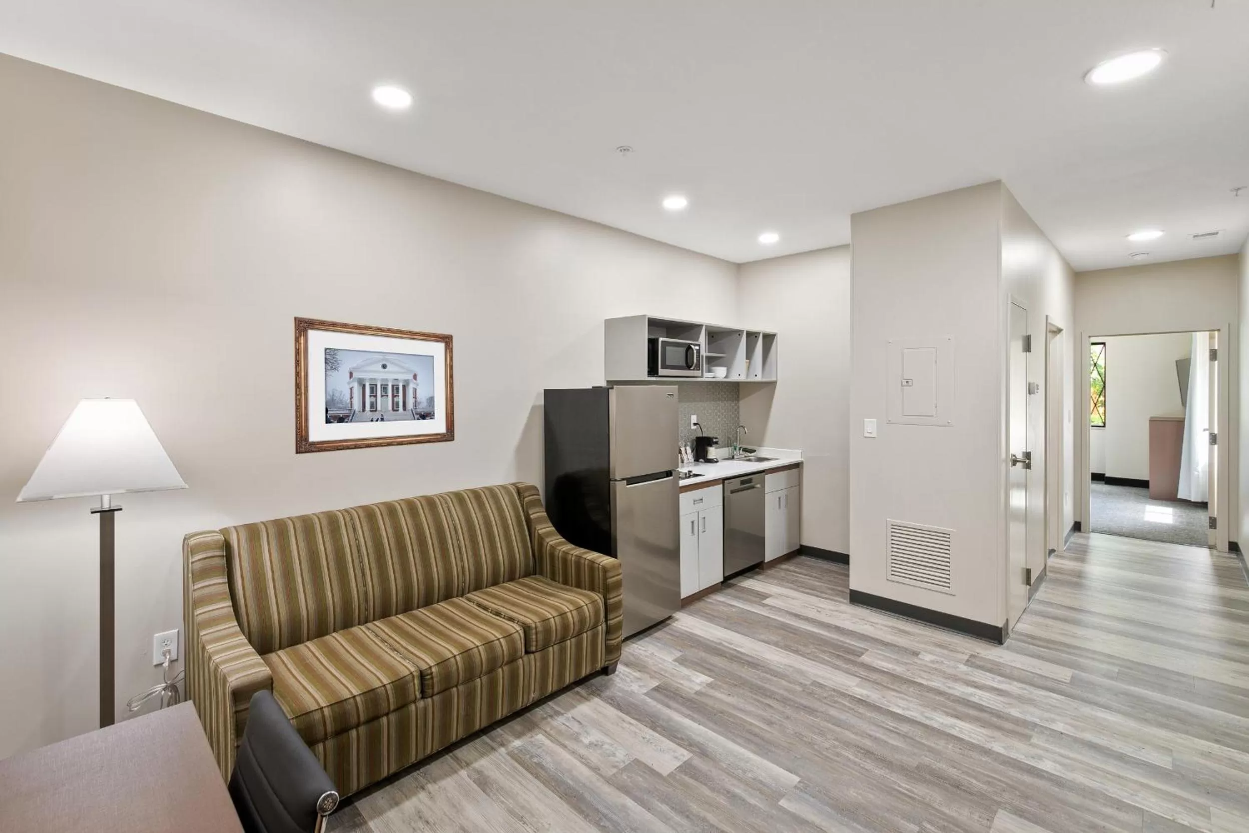 Kitchen or kitchenette in The English Inn of Charlottesville