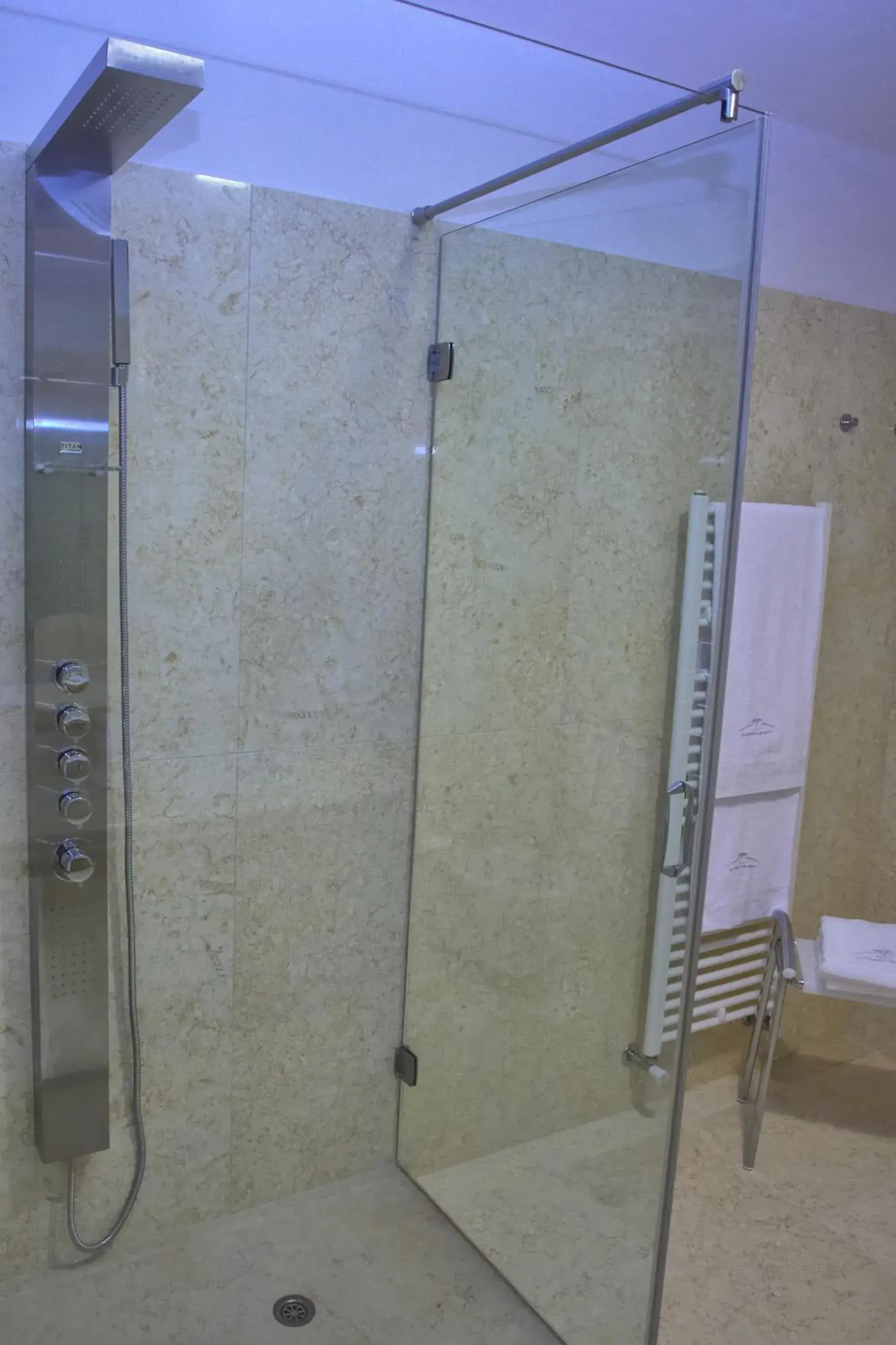 Shower, Bathroom in La Dimora del Baco Hotel