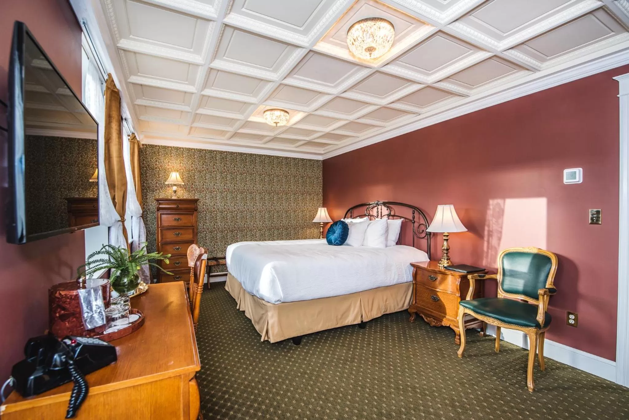 Photo of the whole room, Bed in The Pollard Hotel