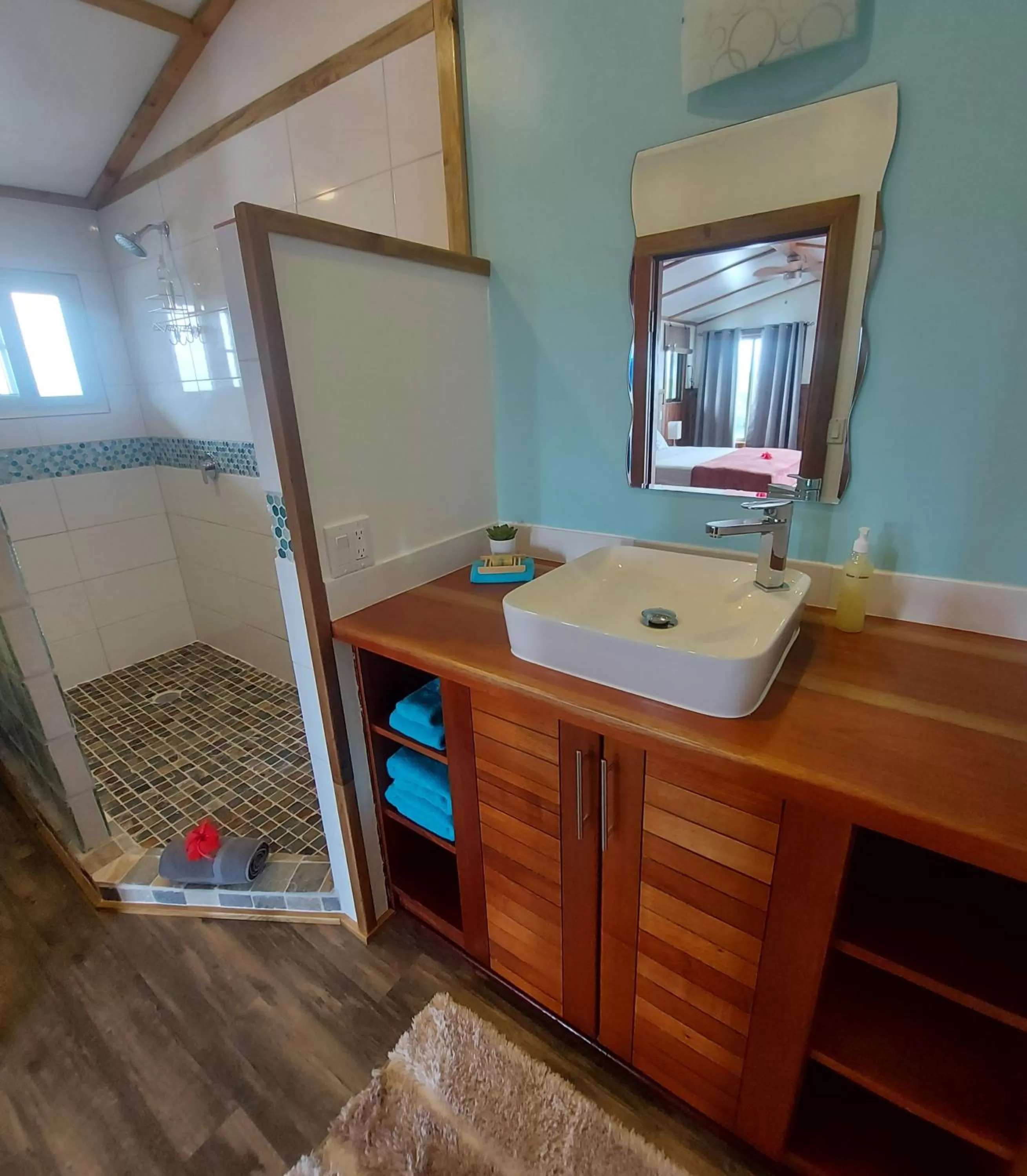 Bathroom in The Sunsetter Bed & Breakfast