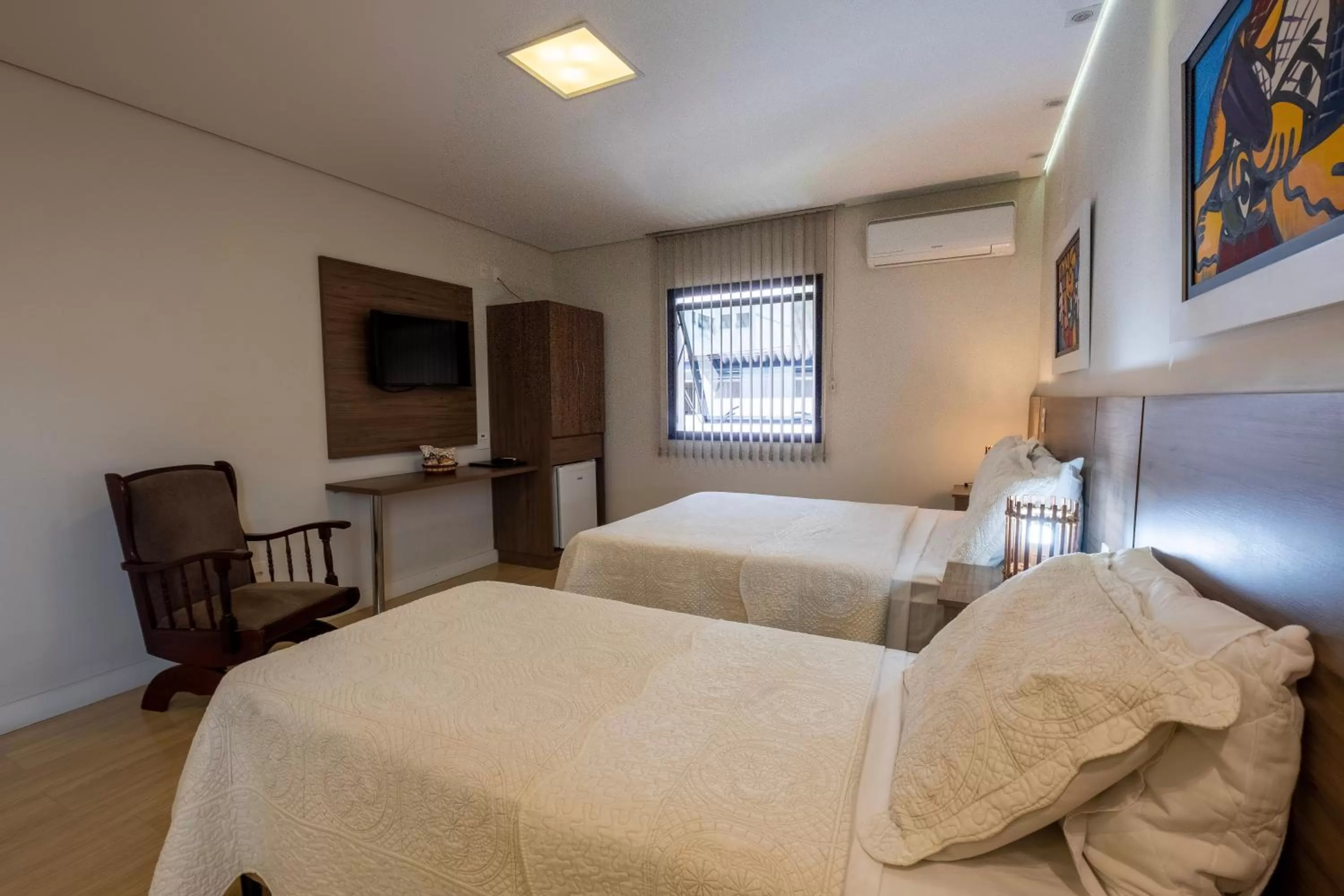 TV and multimedia, Bed in Hotel Mount Everest