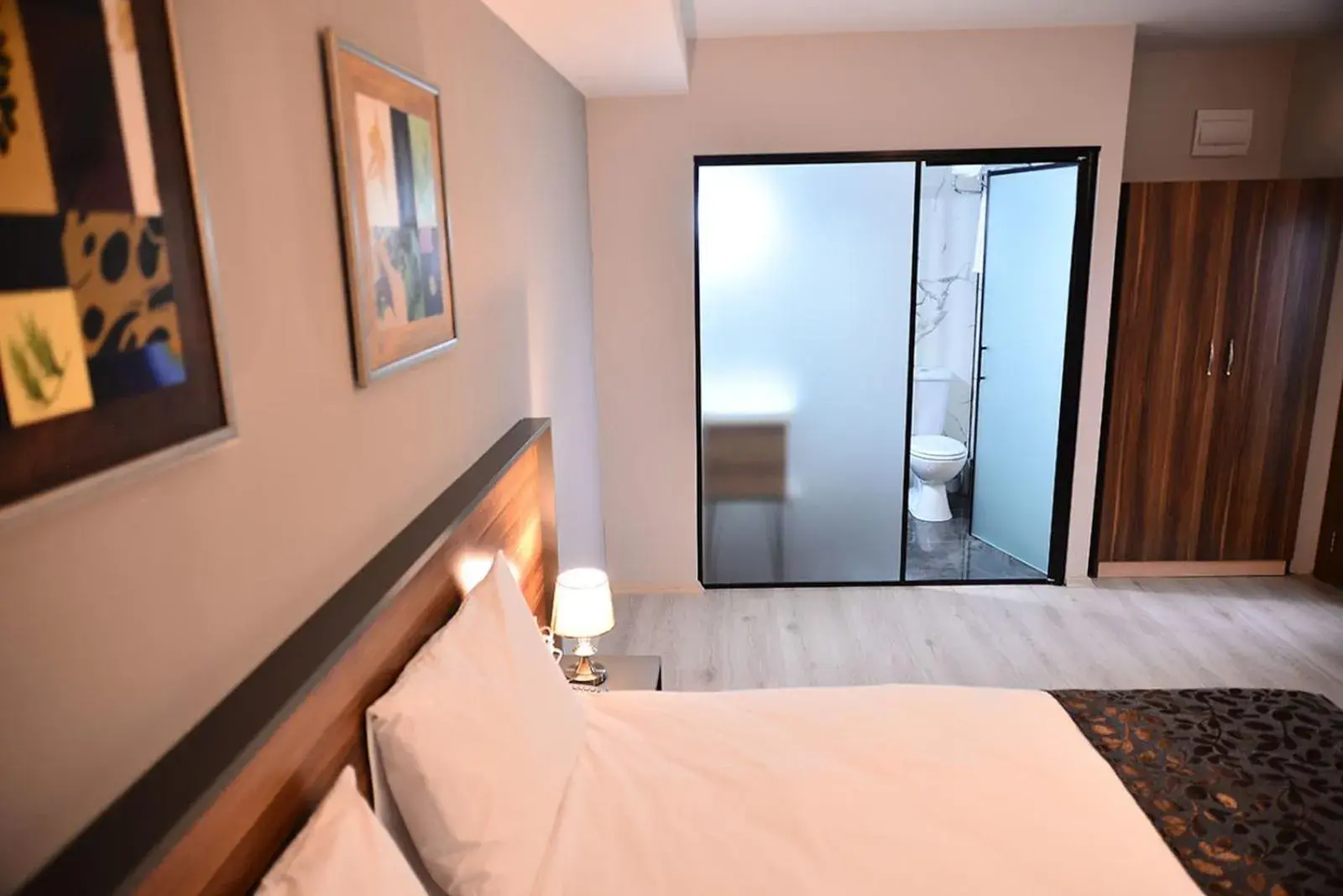 Bathroom, Bed in Privado Hotels