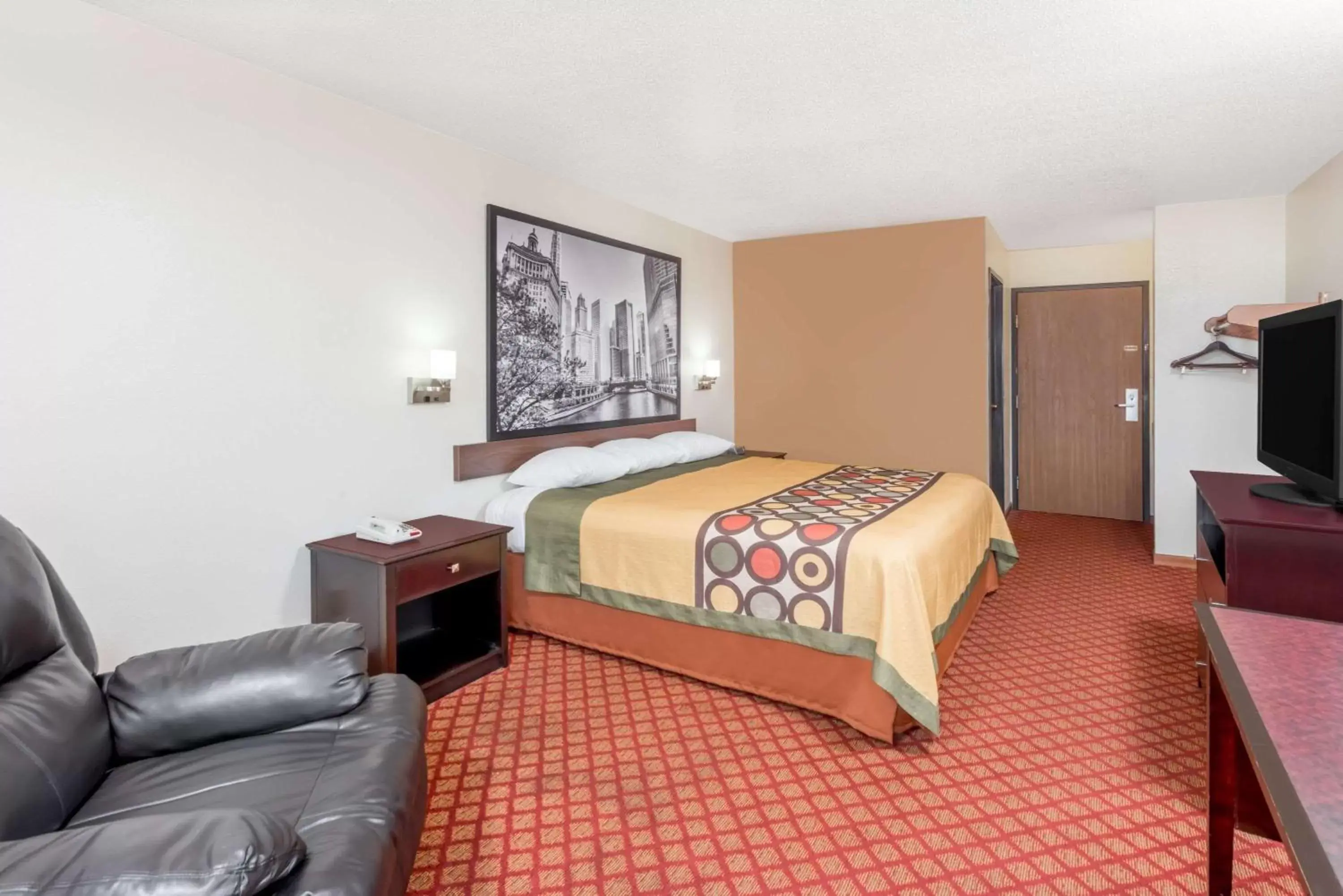 Photo of the whole room, Bed in Super 8 by Wyndham Marshall