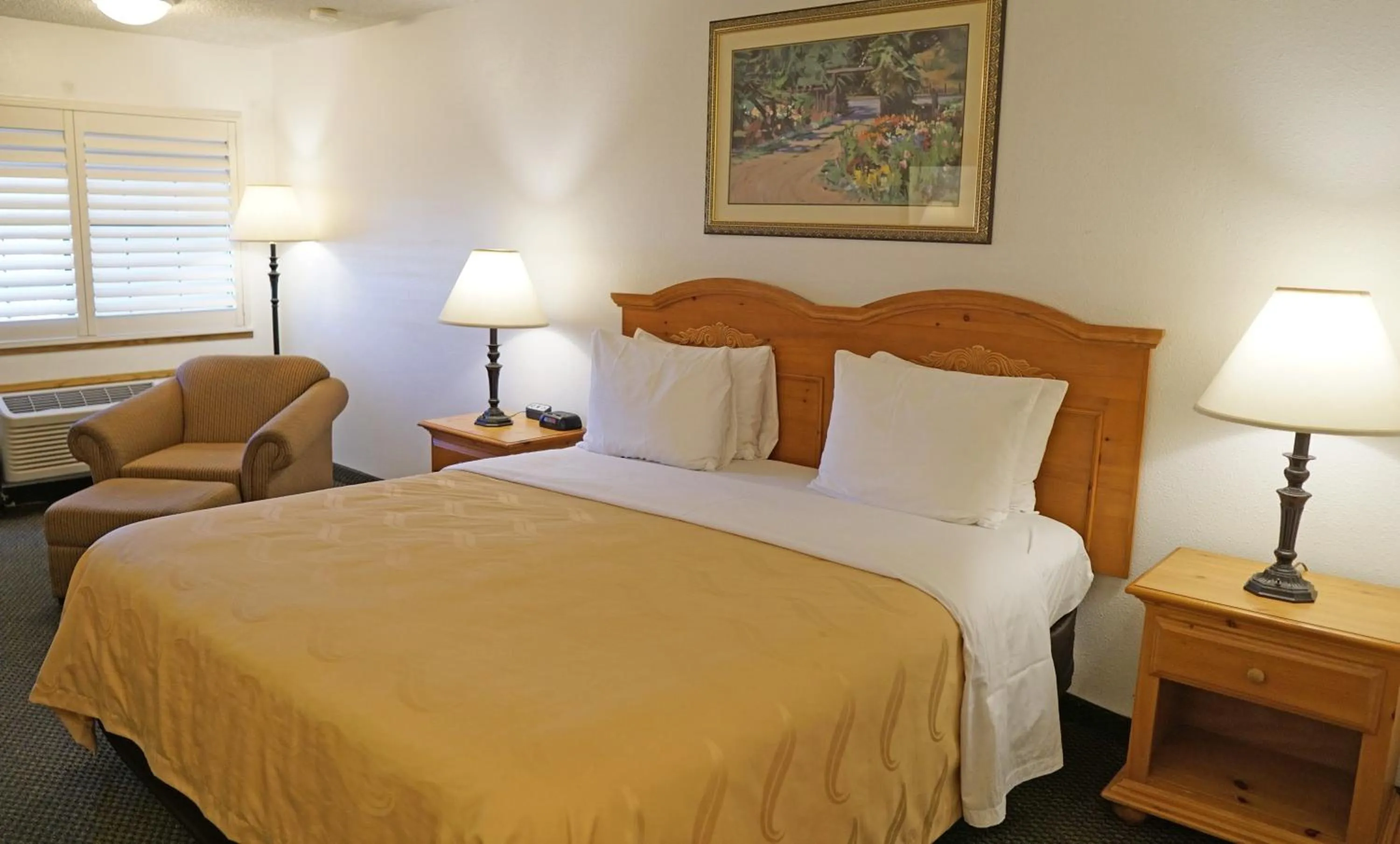 Bedroom, Bed in Quality Inn Near Fort Hunter Liggett