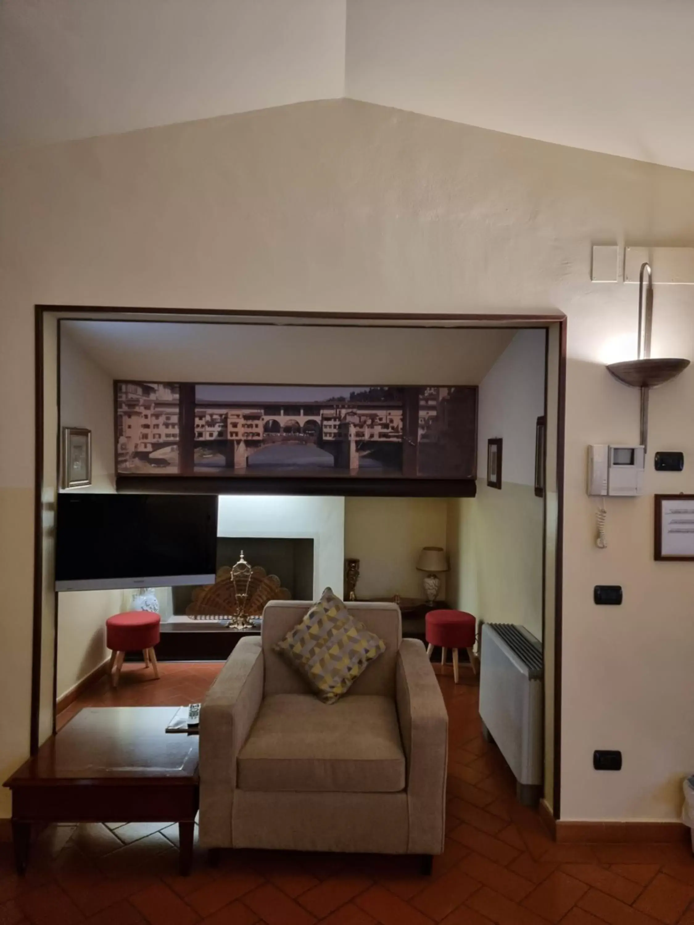 TV and multimedia, Seating Area in Palazzo Gamba Apartments al Duomo