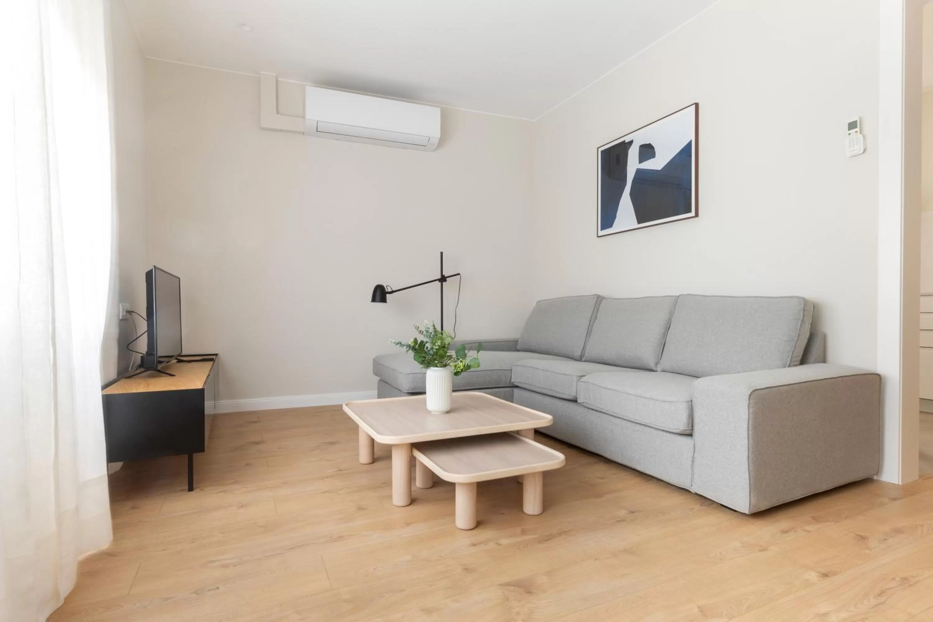 TV and multimedia in Atica Apartments - by Weflating