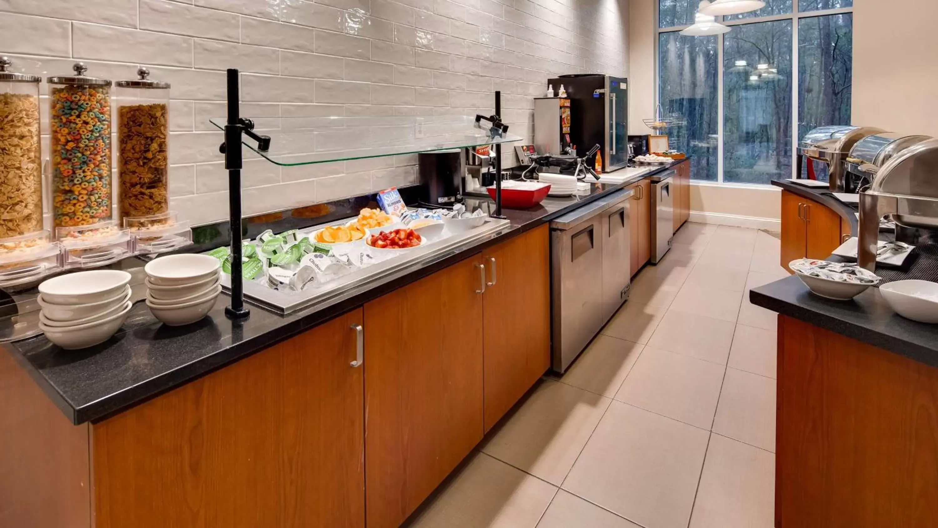 Dining area, Food in Best Western Premier I-95 Savannah Airport/ Pooler West