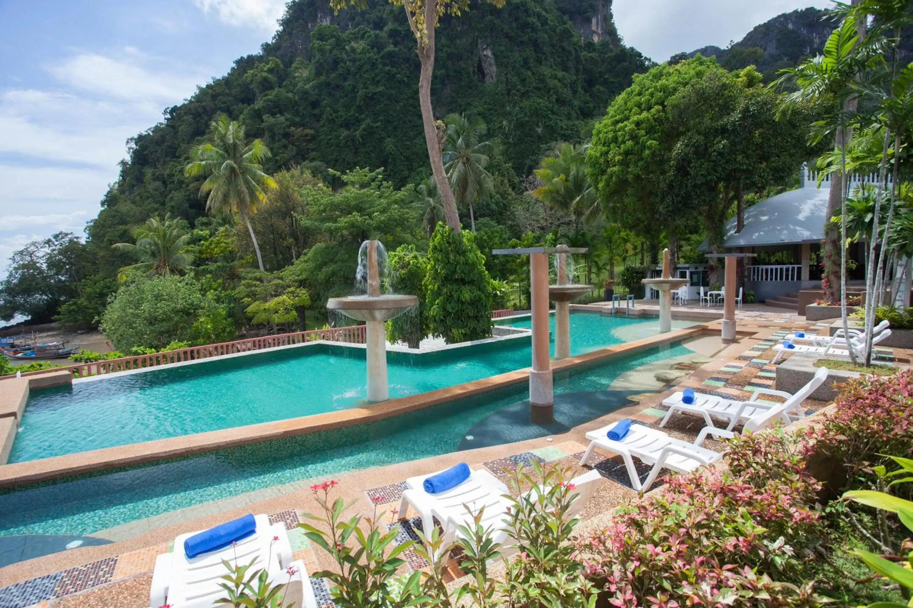 Garden, Swimming Pool in Arawan Krabi Beach Resort