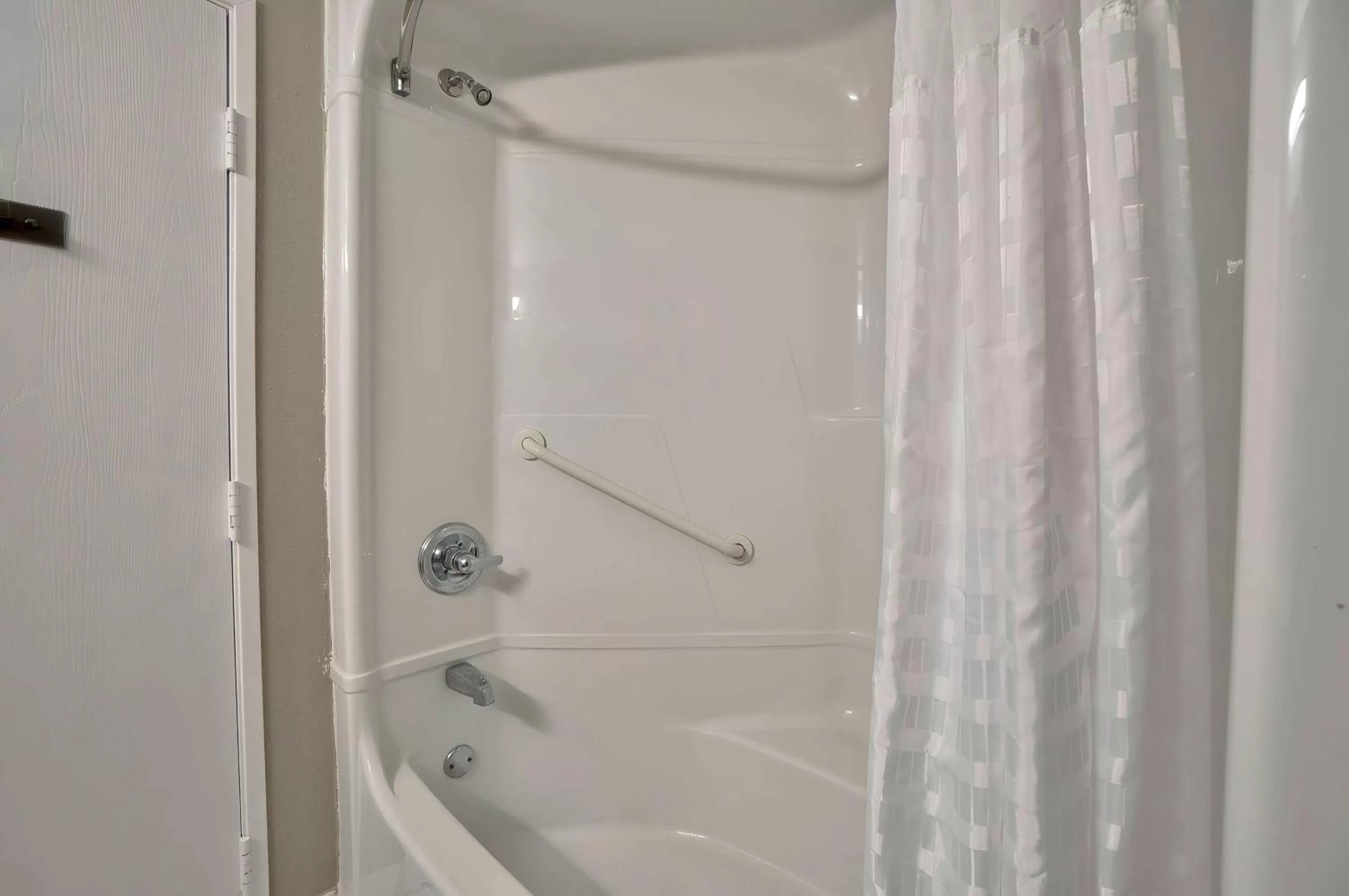 Bedroom in Motel 6-Denison, TX