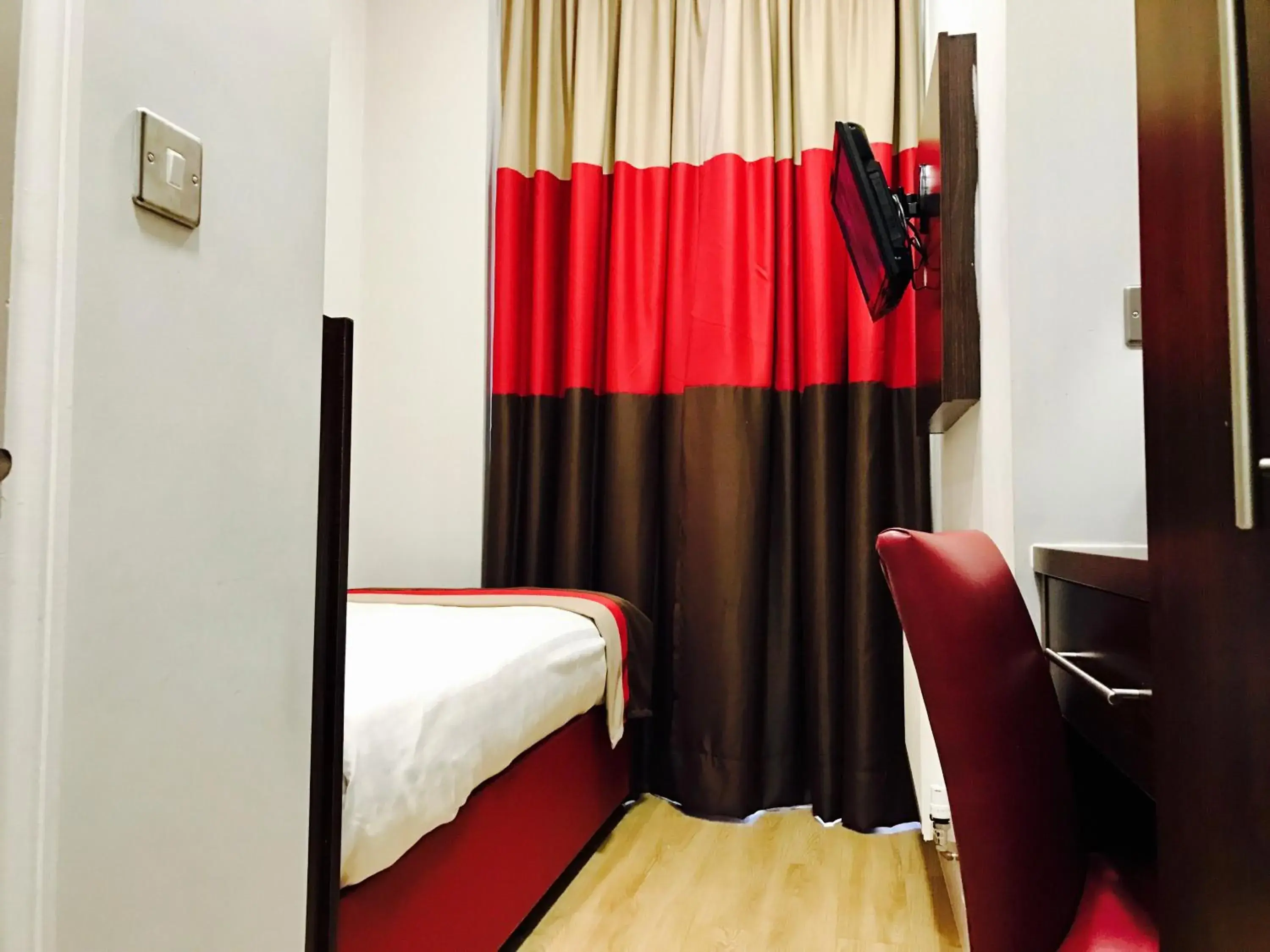 Bedroom, Bed in Royal Cambridge Hotel