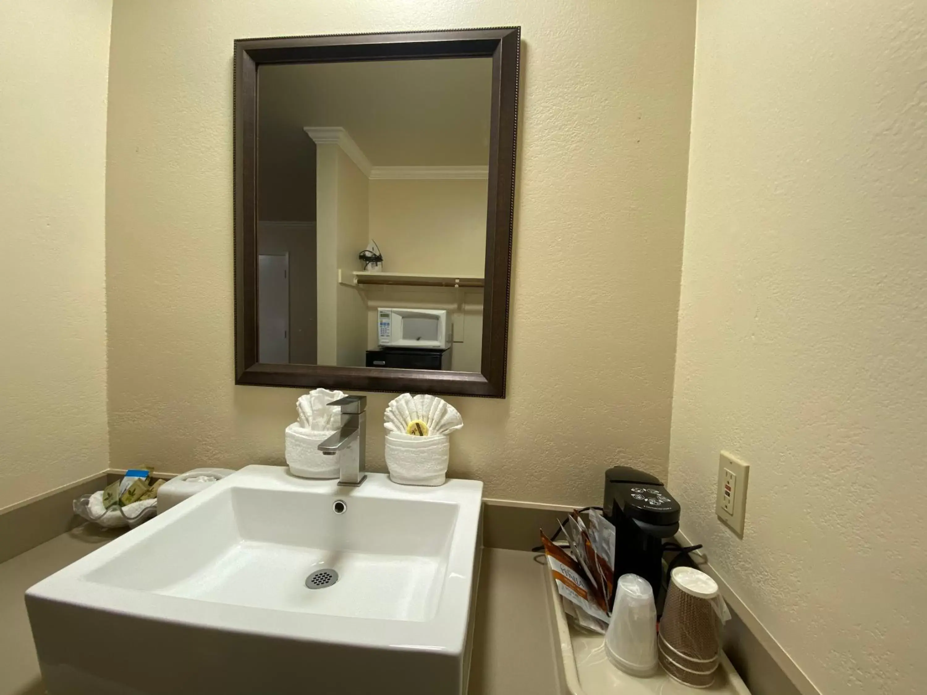 Bathroom in Beachwalker Inn Cayucos