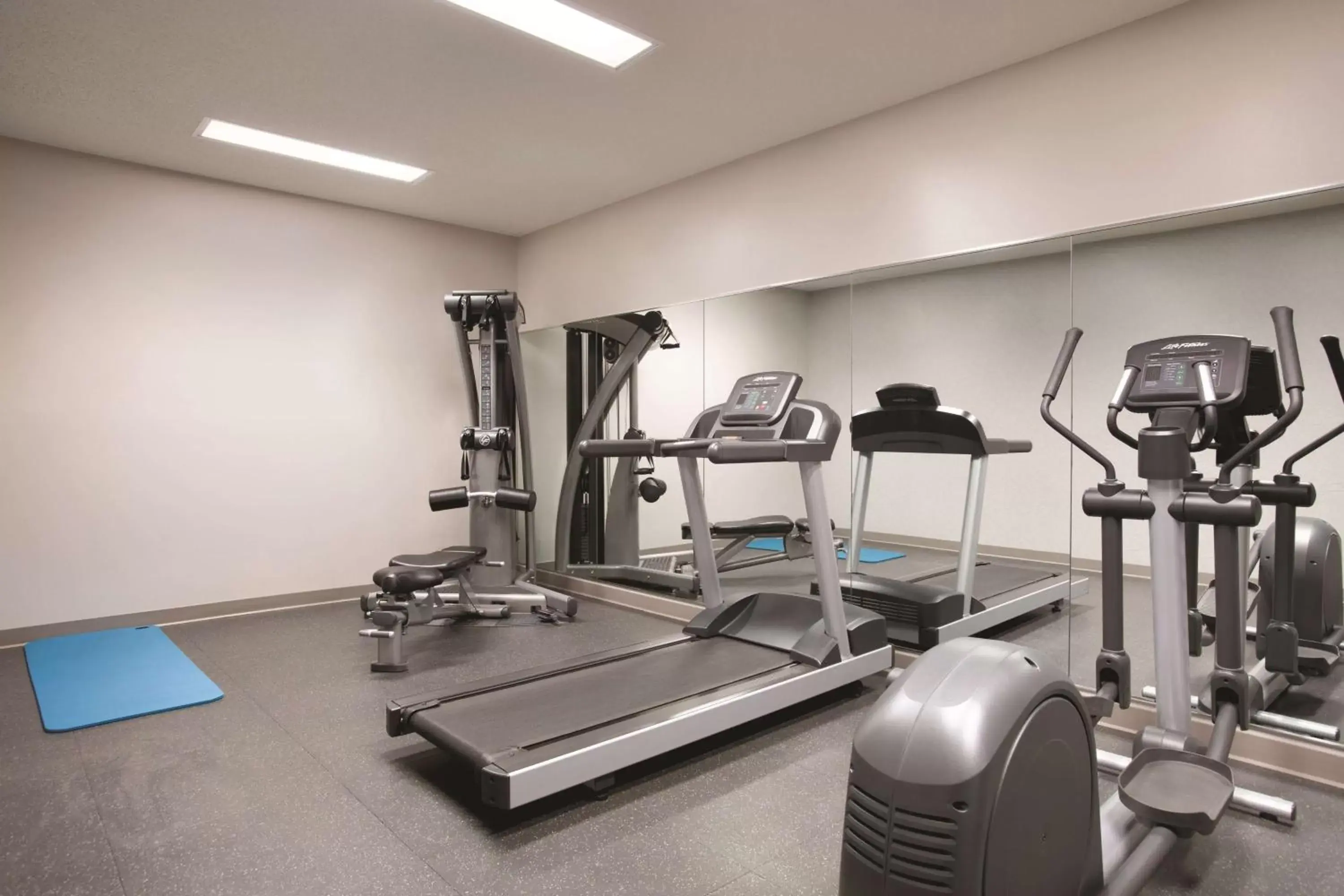 Activities, Fitness Center/Facilities in Country Inn & Suites by Radisson, Brooklyn Center, MN