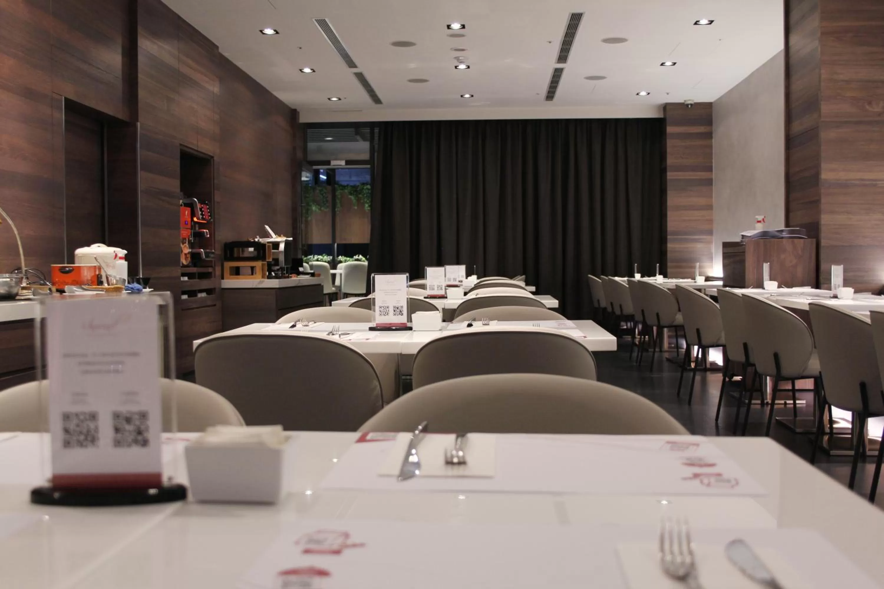 Restaurant/places to eat in WESTGATE Hotel