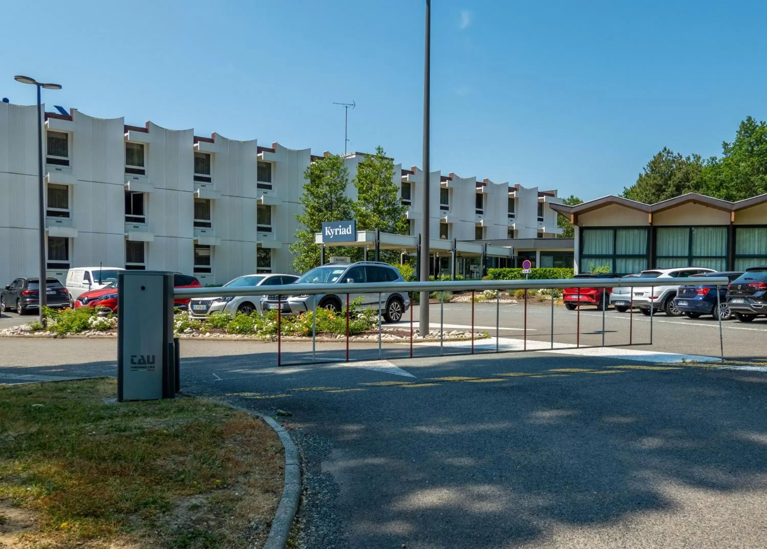 People, Property Building in Kyriad Montchanin le Creusot