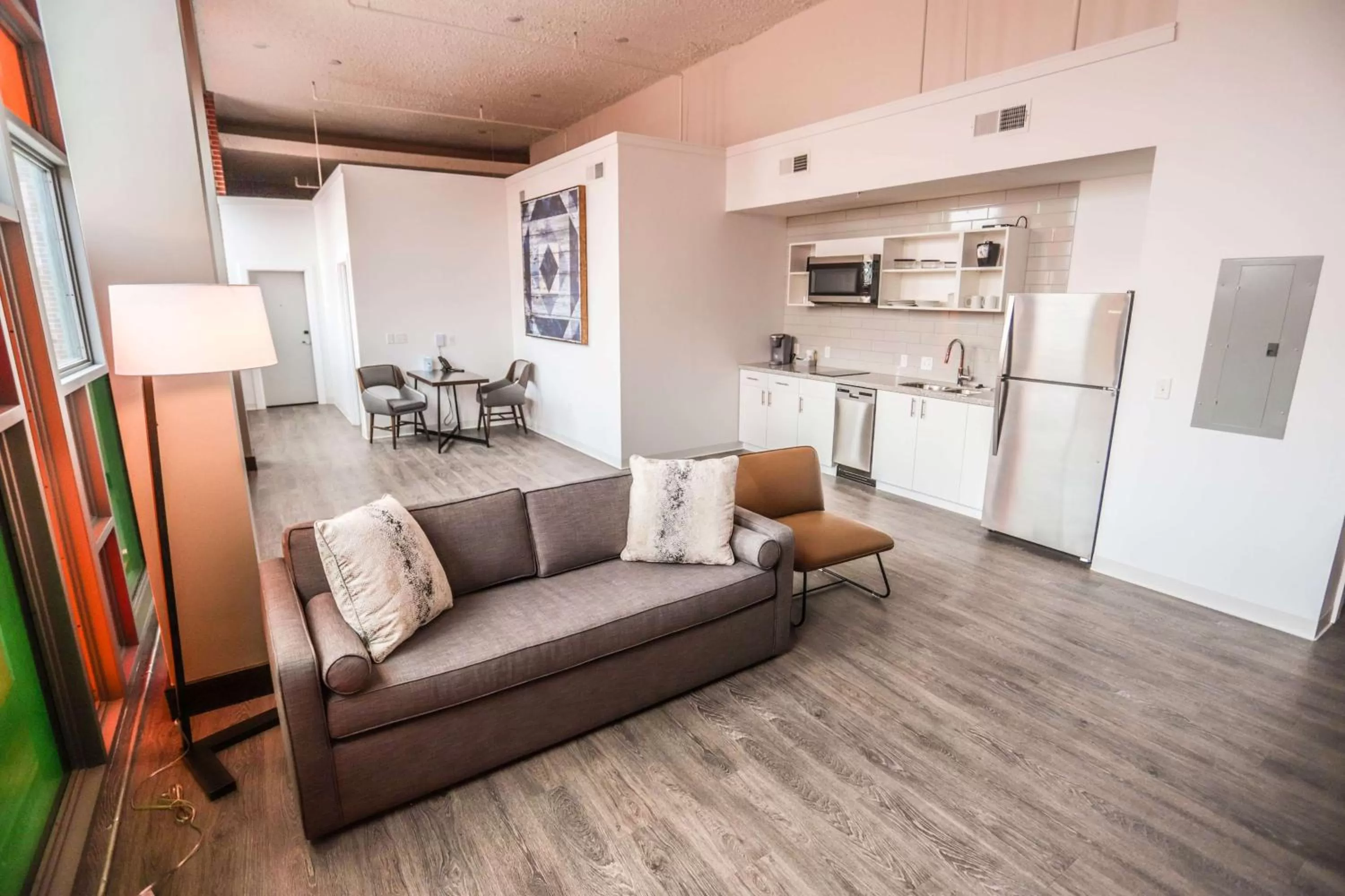 Photo of the whole room in Leavenworth Local Hotel