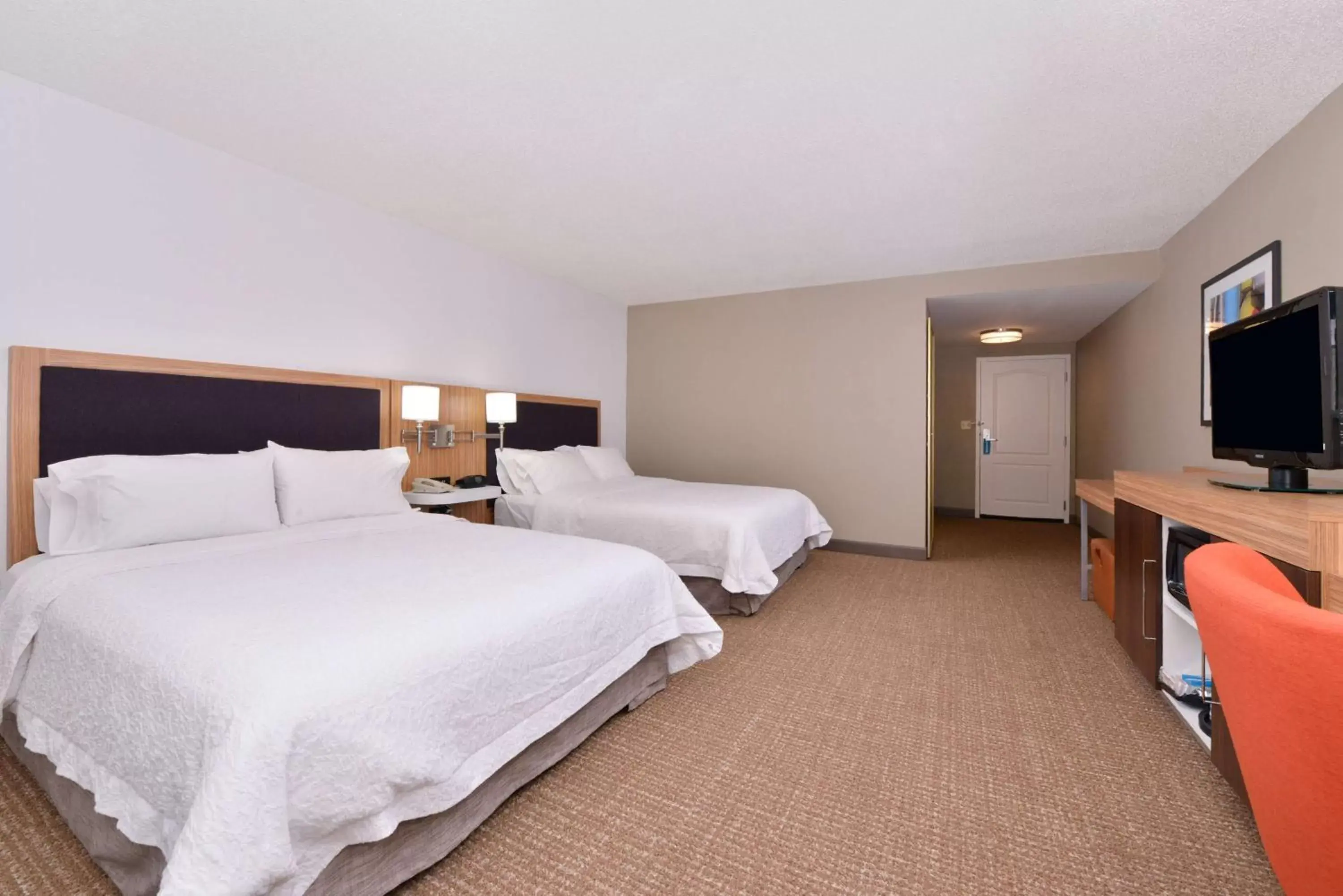 Bedroom, Bed in Hampton Inn & Suites by Hilton Plymouth