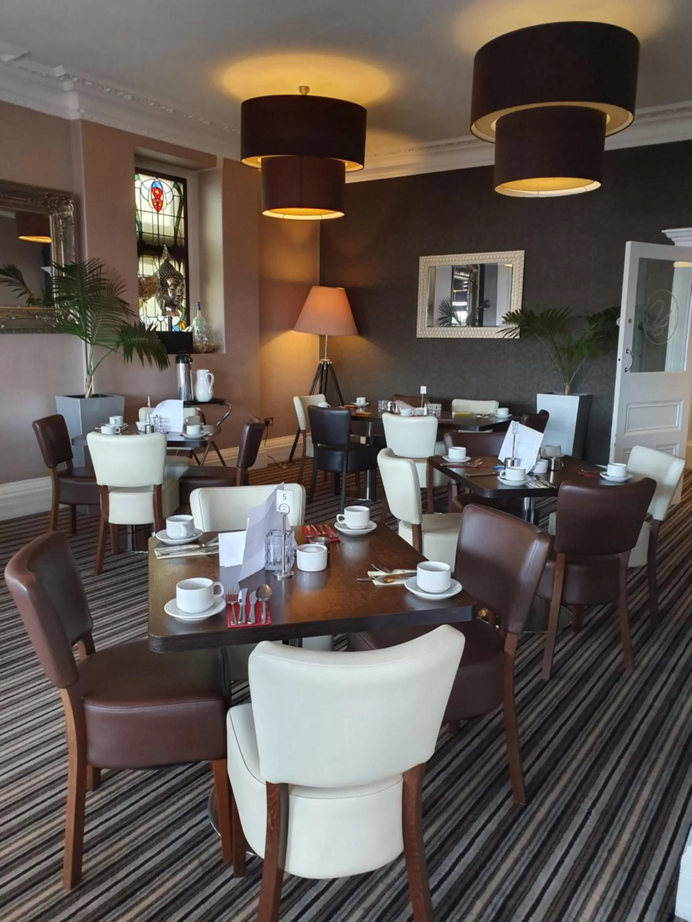 Restaurant/places to eat in The York Hotel