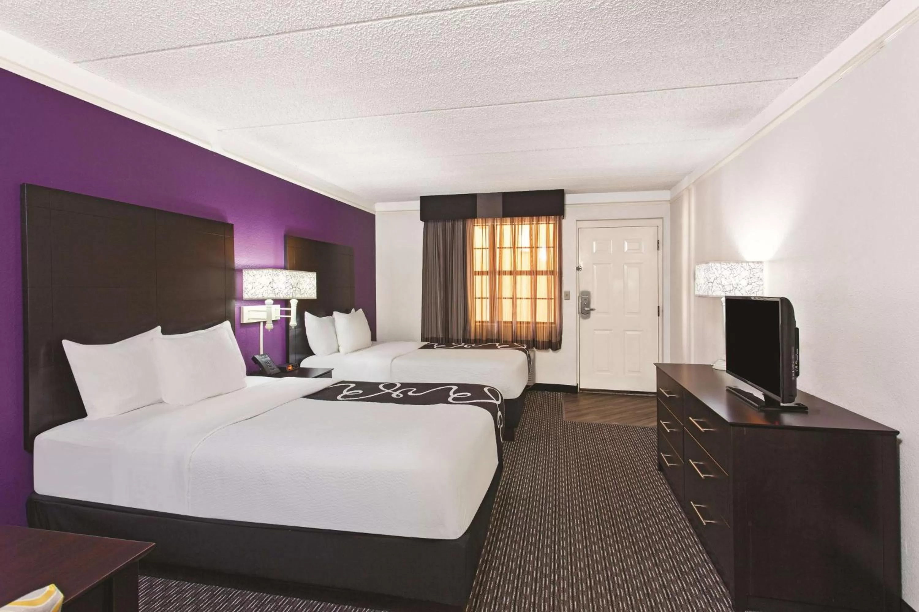 Photo of the whole room, Bed in La Quinta Inn by Wyndham Fresno Yosemite