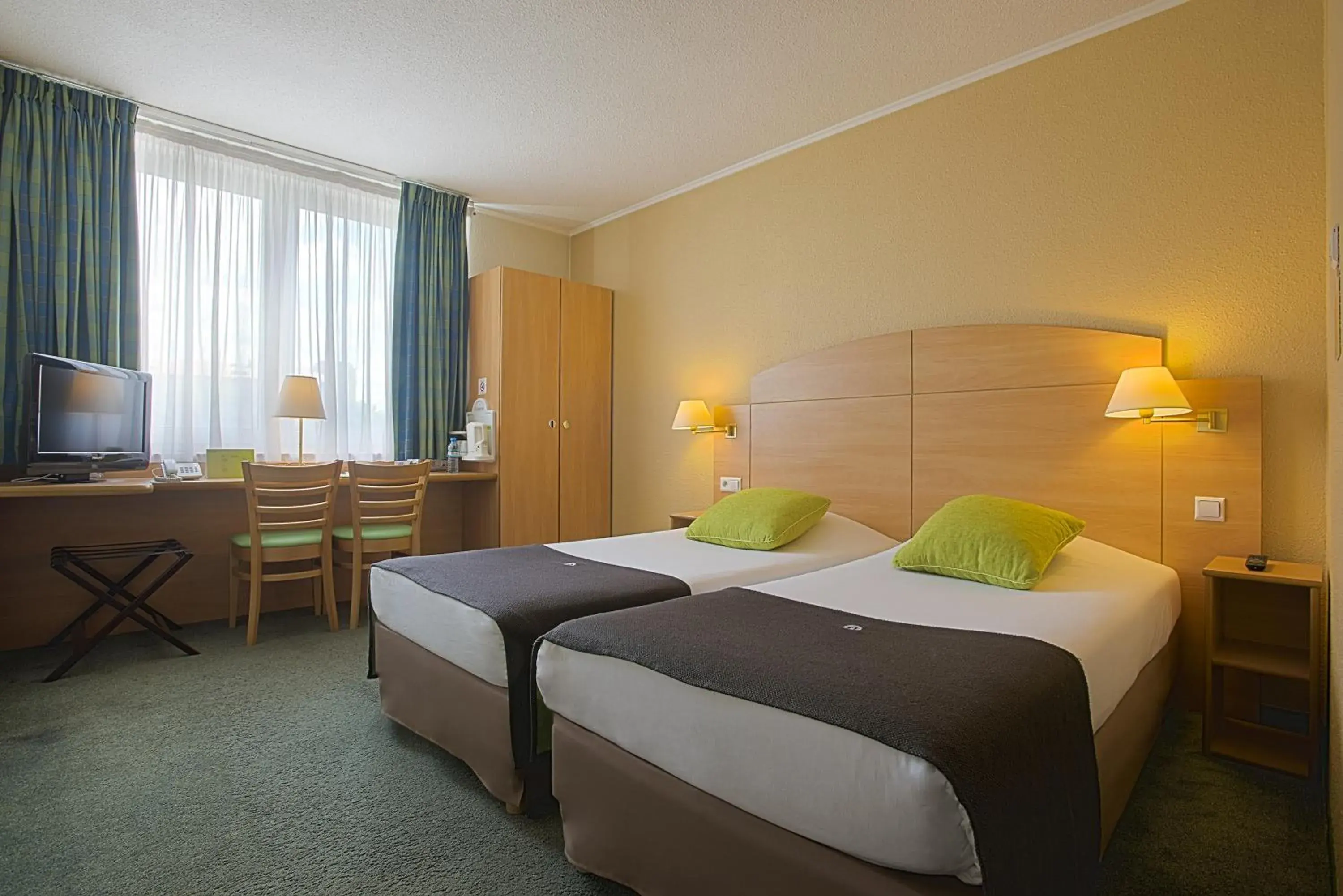 3 Single Beds in Campanile Lublin 3 Single Beds in Campanile Lublin