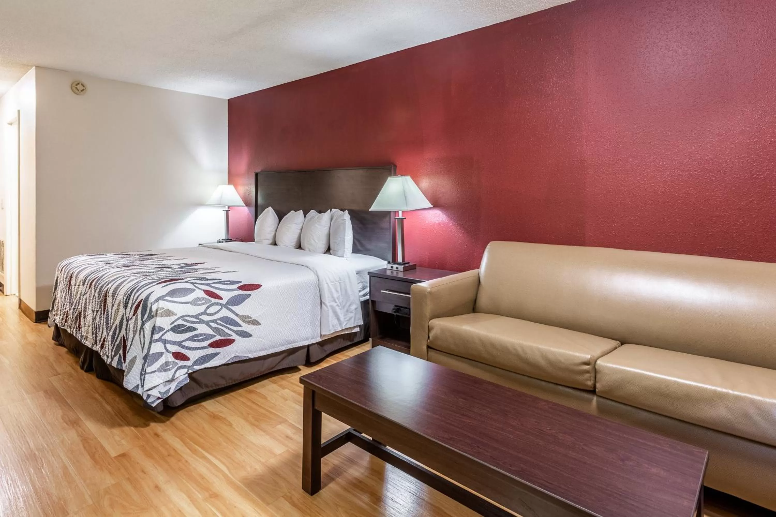 Bedroom, Bed in Red Roof Inn Hardeeville