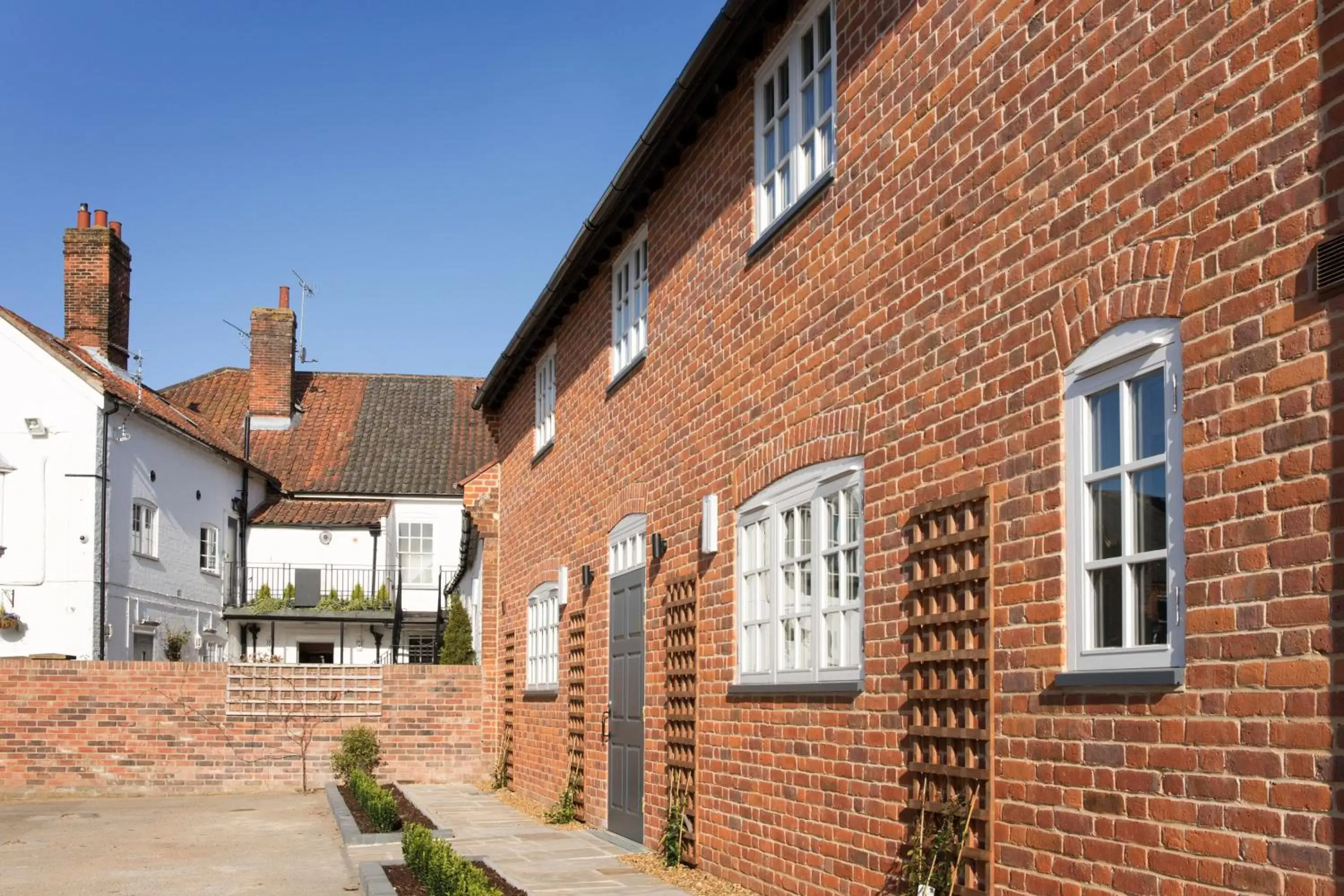 Facade/entrance, Property Building in The Loddon Swan