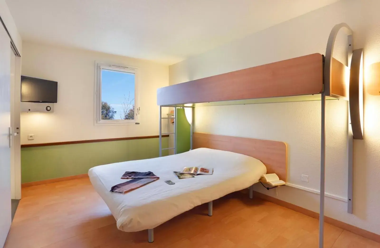 Bed in Hotel Ibis Budget Cosne Sur Loire