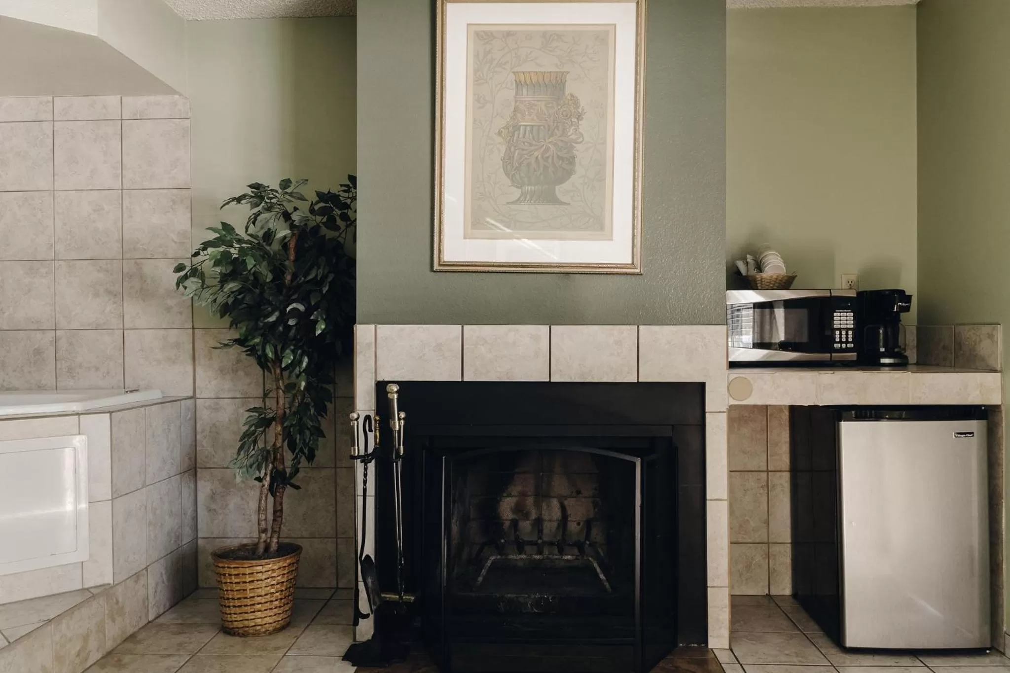 flat iron in Vintage Lakeside Inn