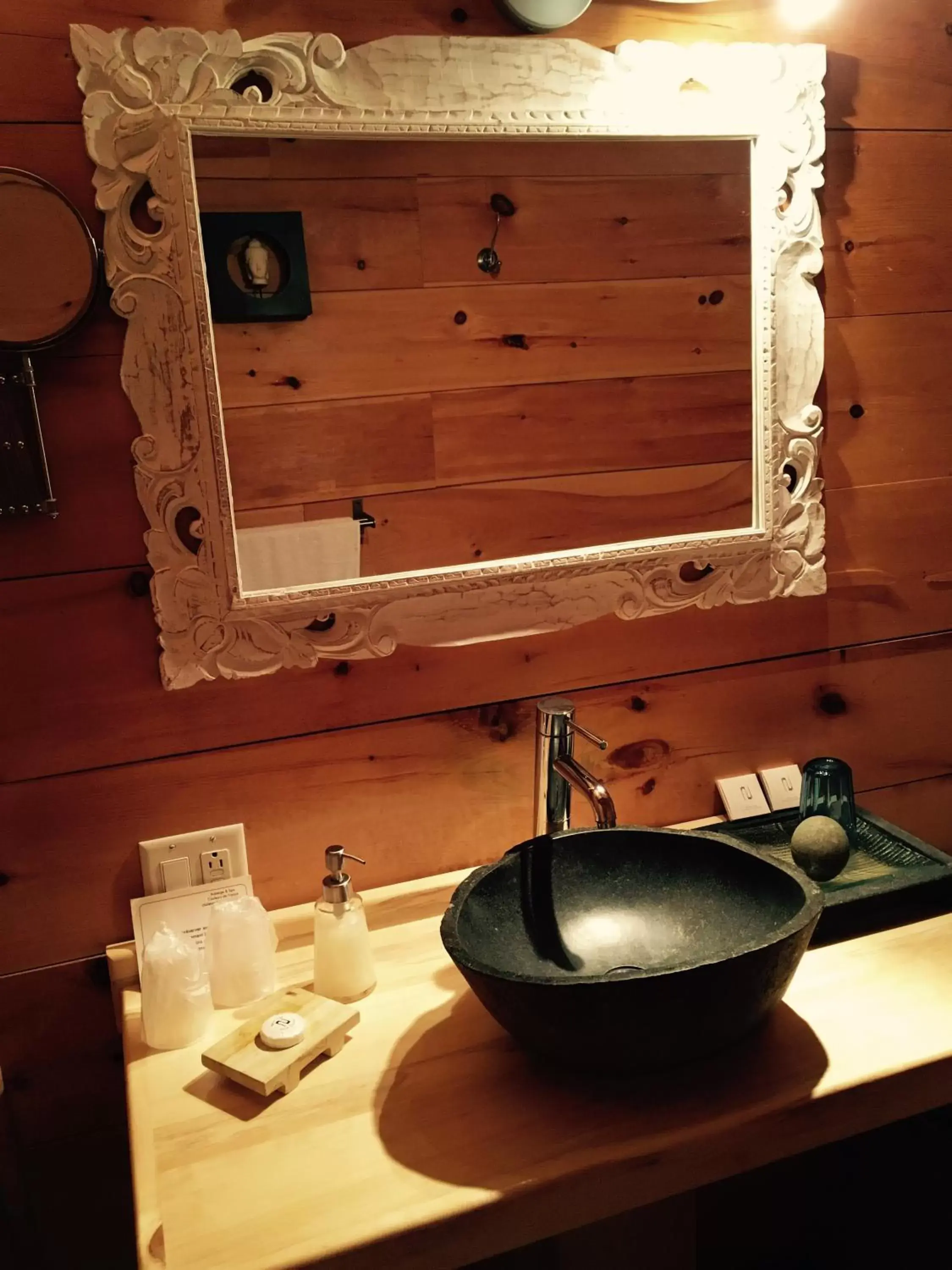 Bathroom in Auberge Couleurs de France